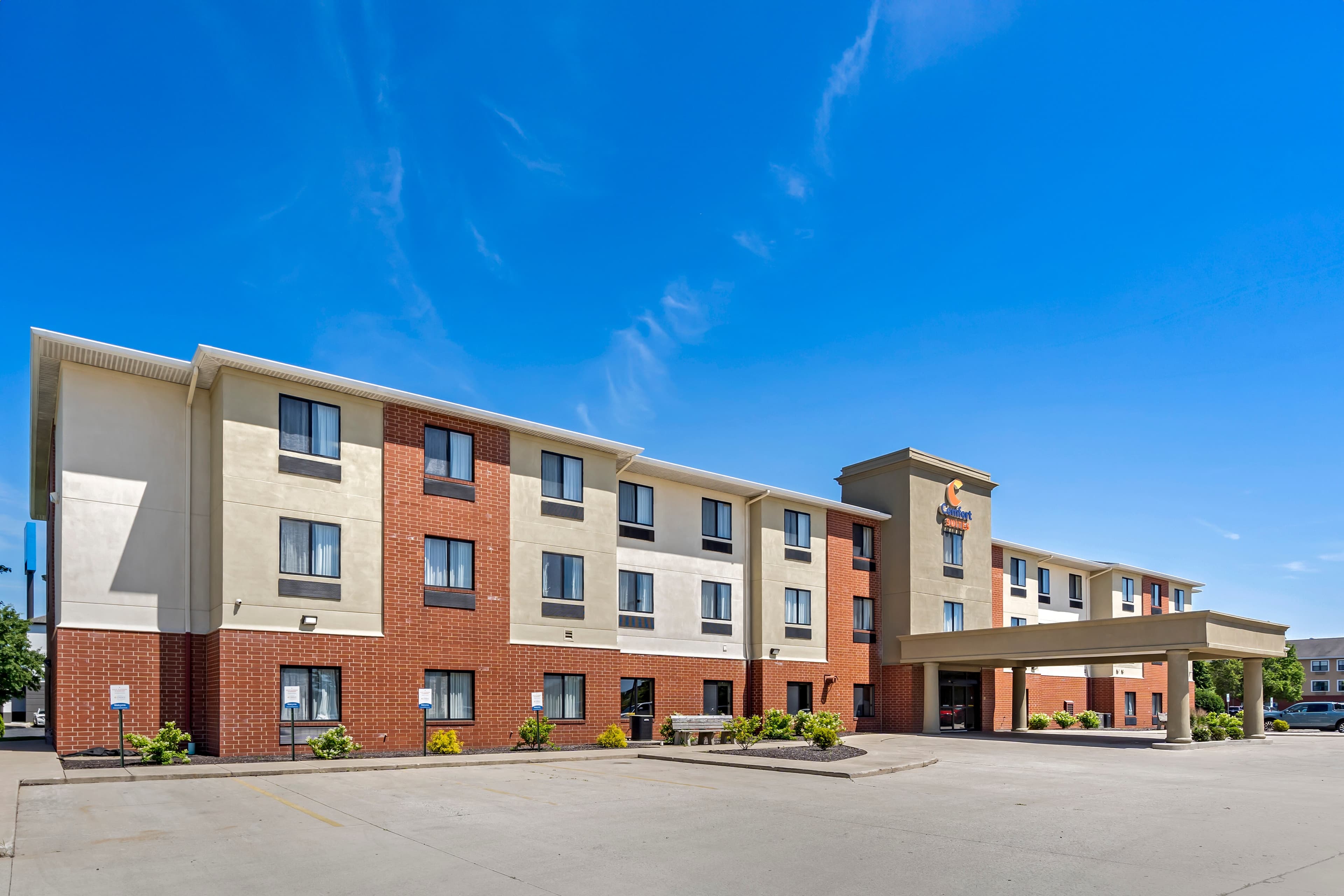 Comfort Suites Merrillville near US 30 - Image 1