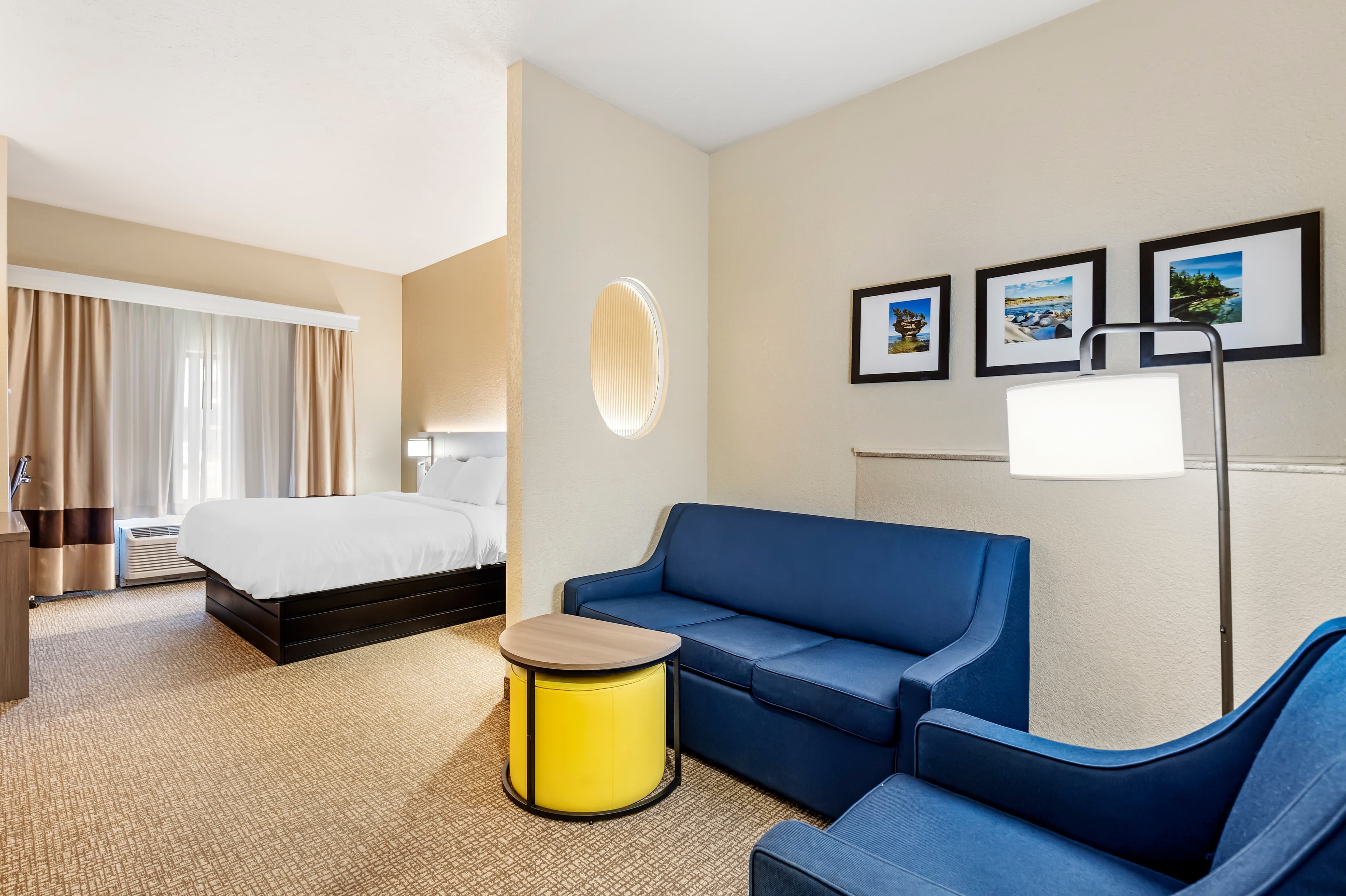 Comfort Suites Merrillville near US 30 - Image 3