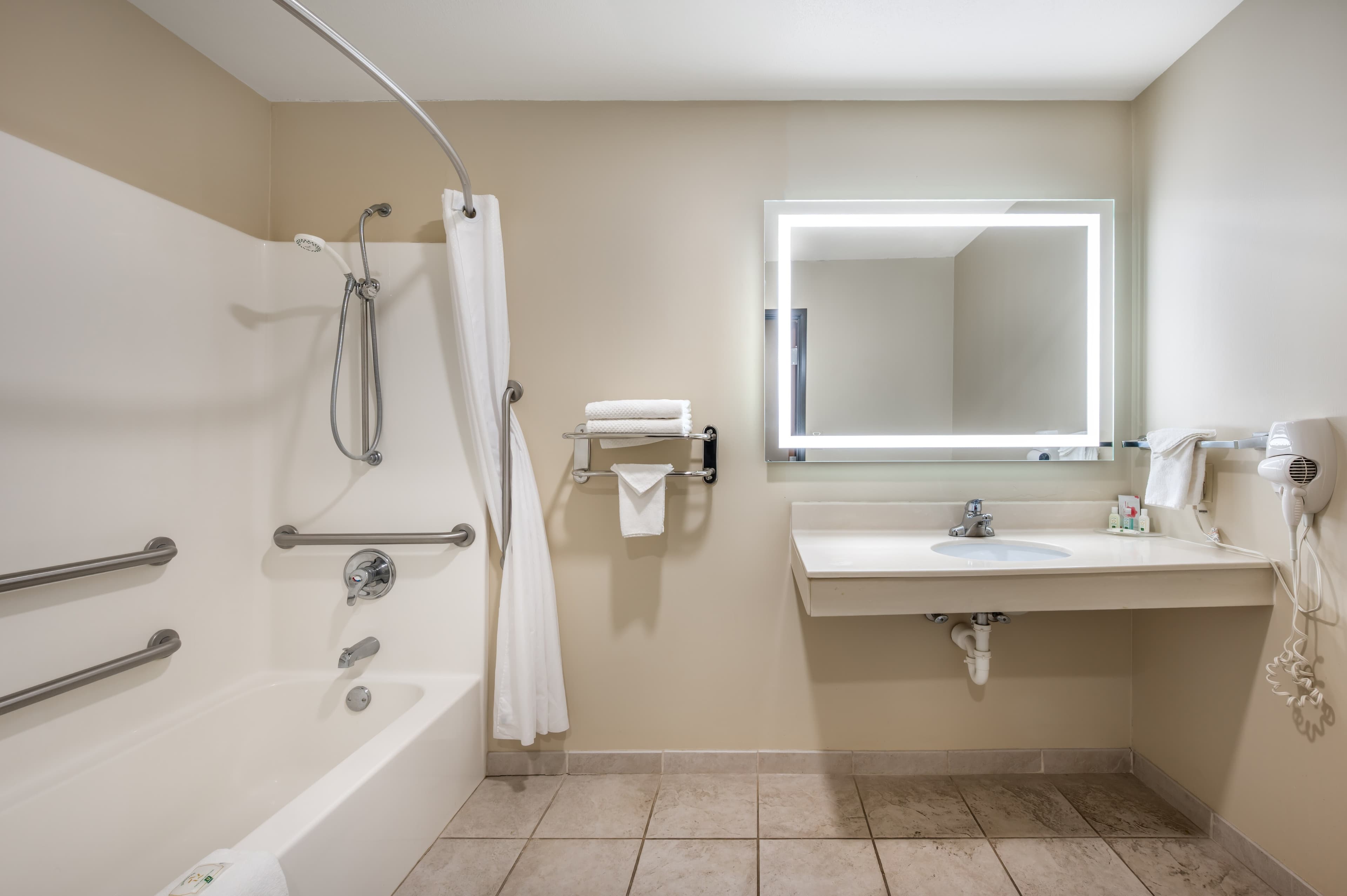 Quality Inn & Suites Rockport - Owensboro North - Image 5