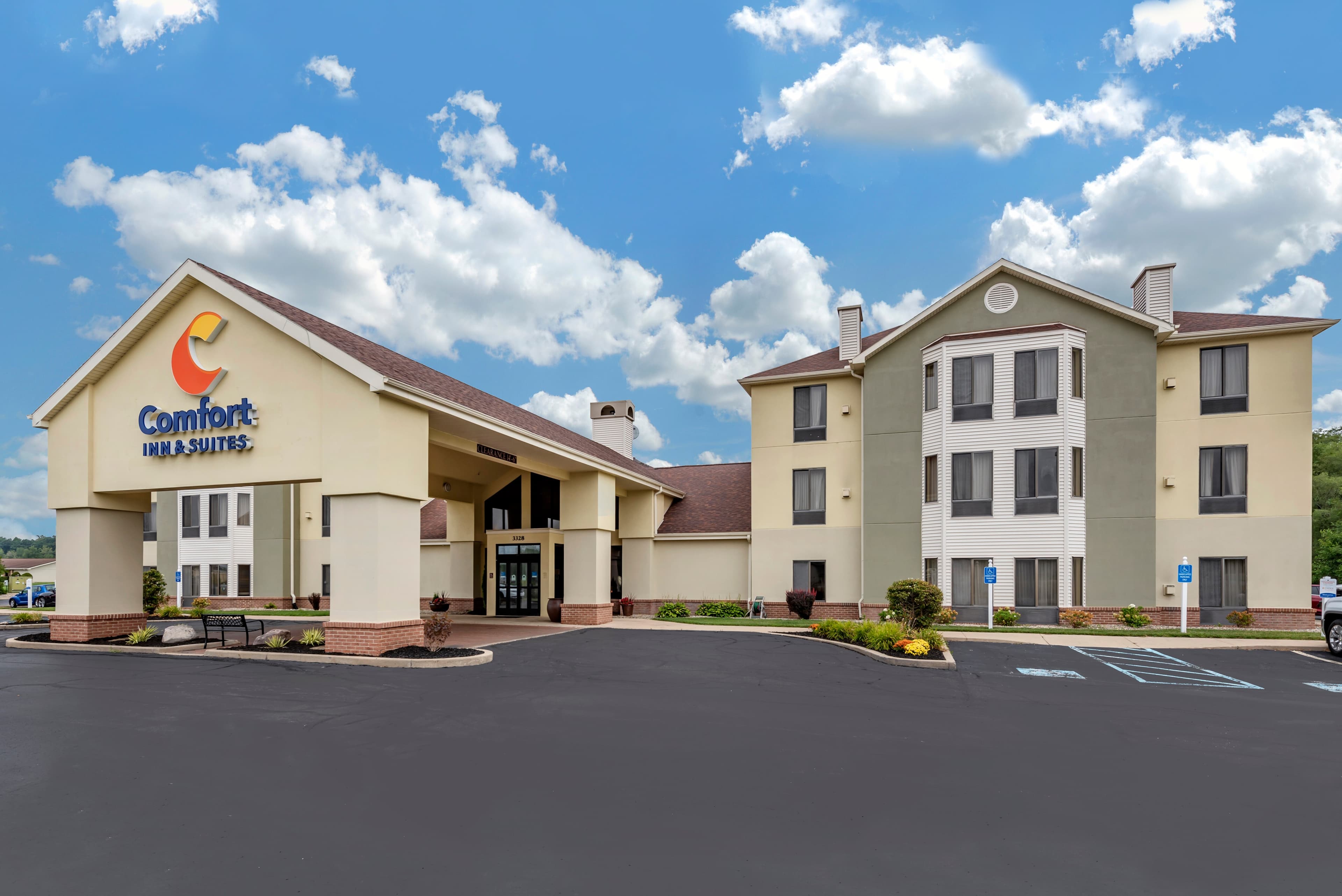 Comfort Inn & Suites Warsaw near US-30 - Image 1
