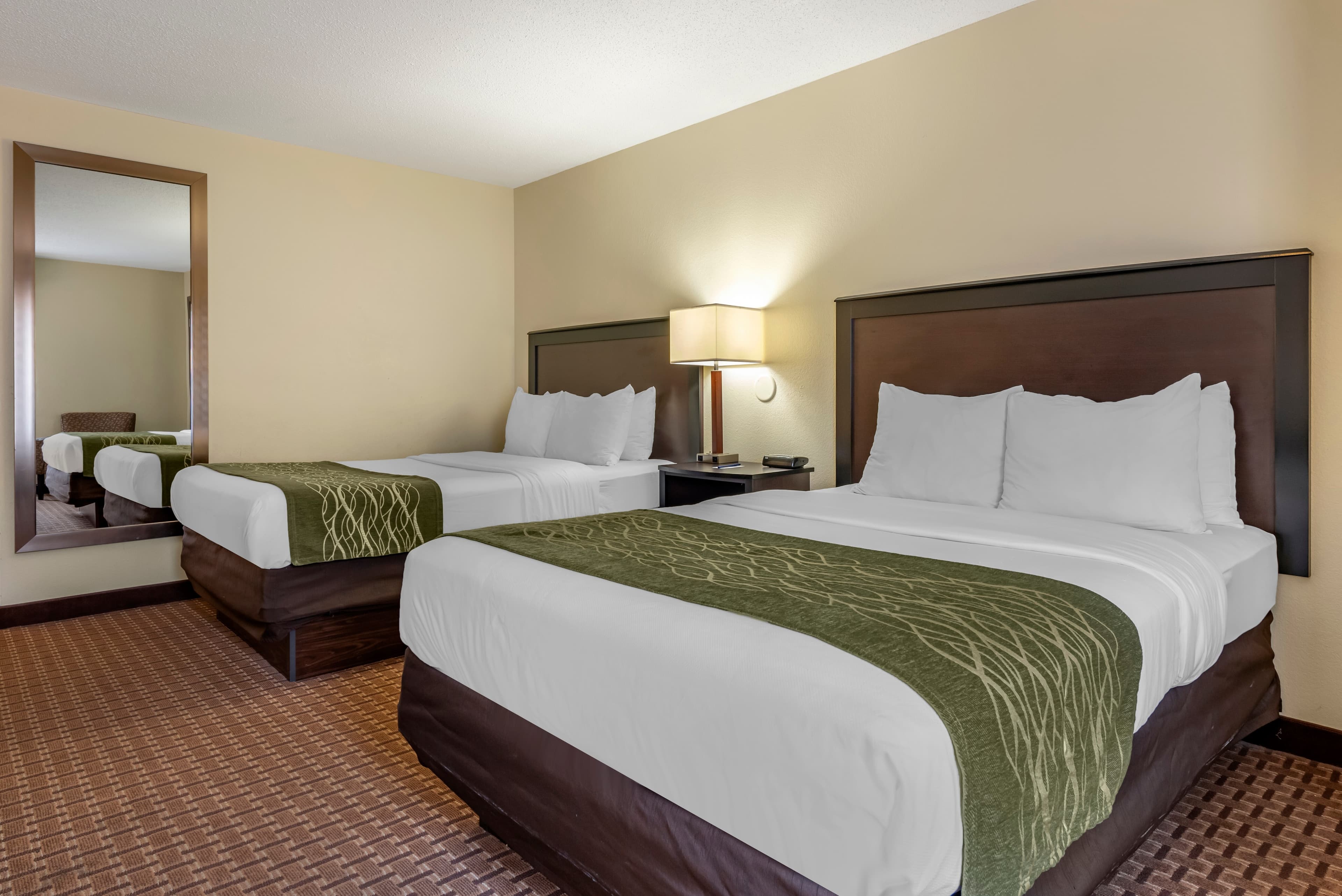 Comfort Inn & Suites Warsaw near US-30 - Image 2