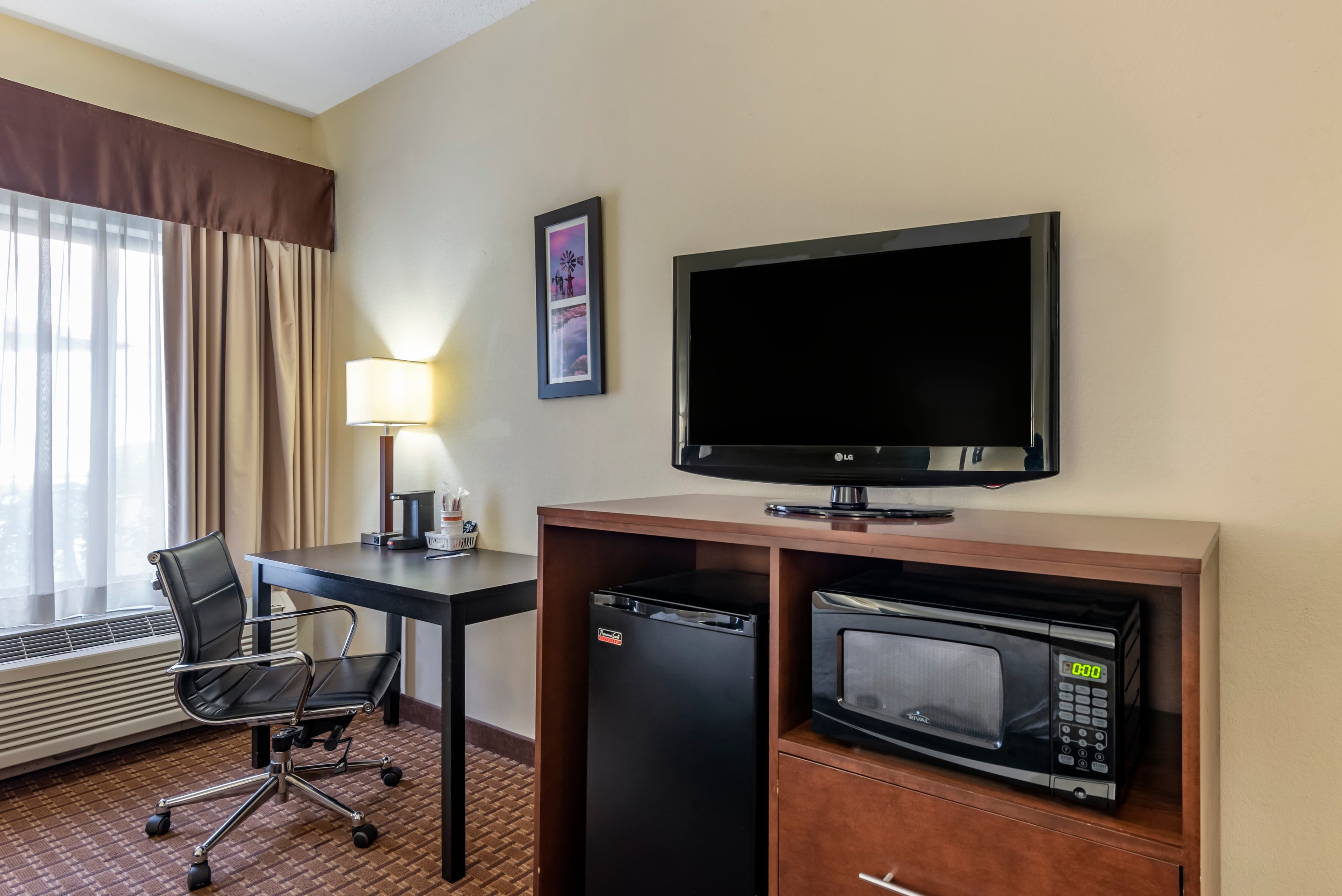 Comfort Inn & Suites Warsaw near US-30 — 8