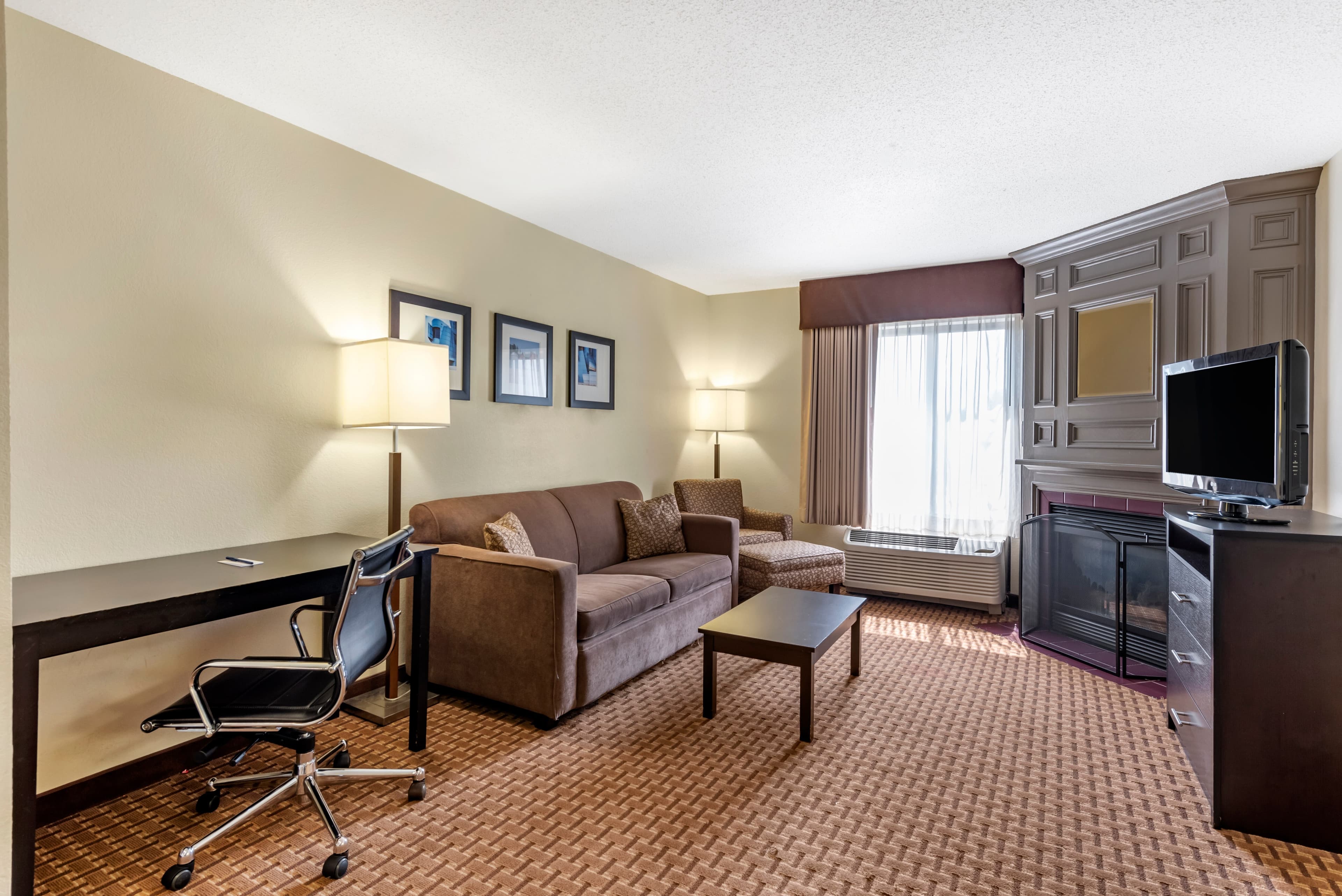 Comfort Inn & Suites Warsaw near US-30 — 17