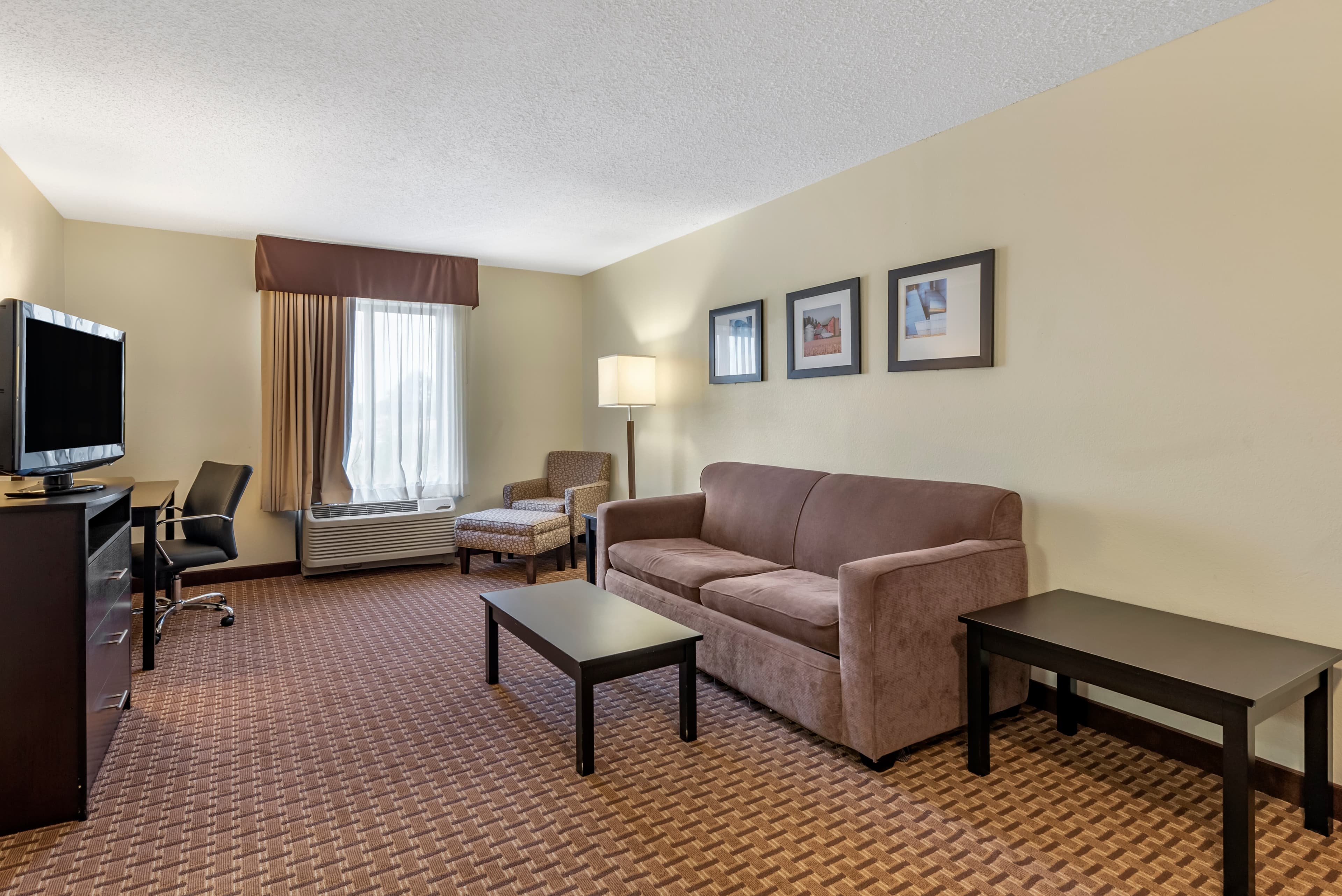 Comfort Inn & Suites Warsaw near US-30 — 21