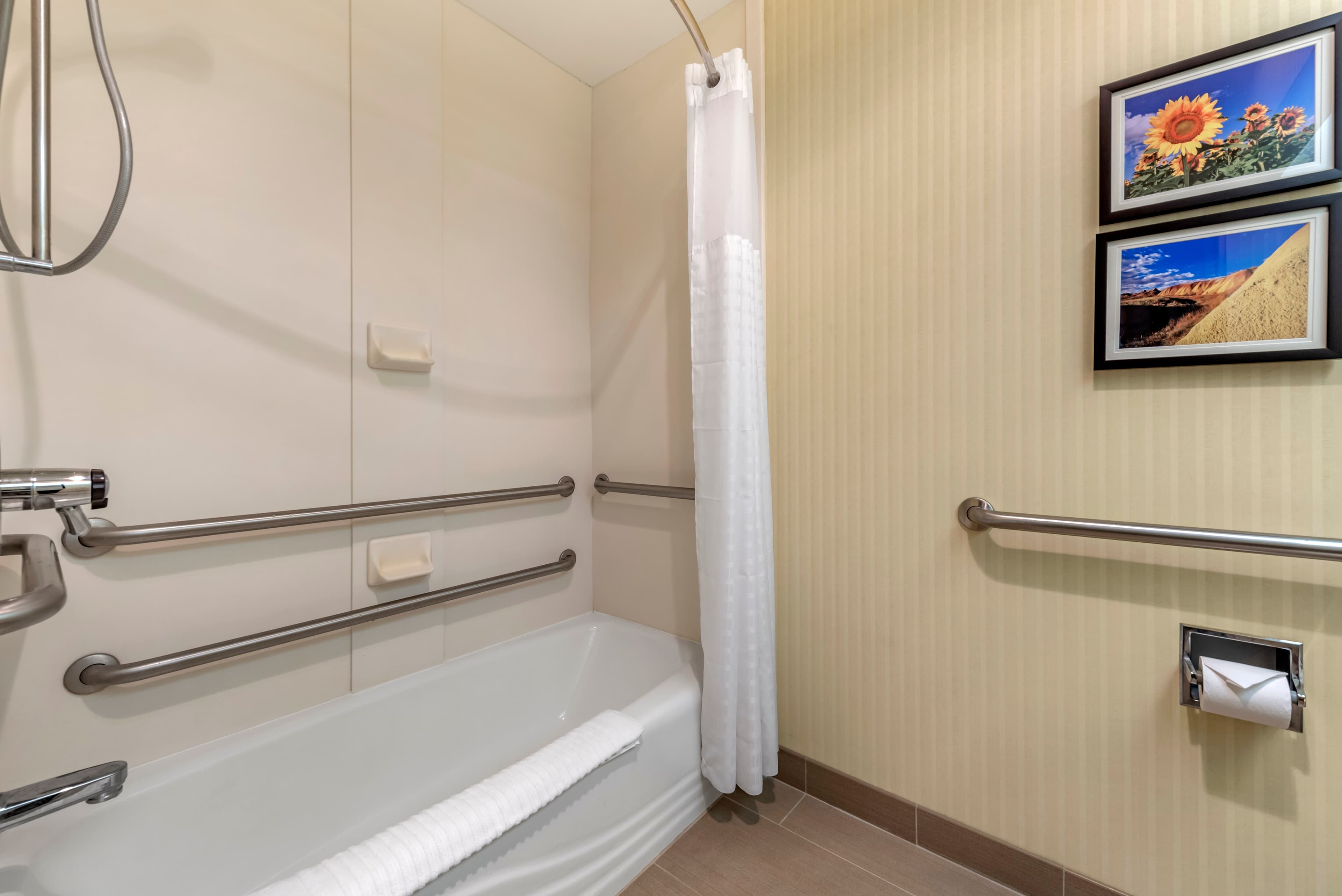 Comfort Inn & Suites Warsaw near US-30 — 15