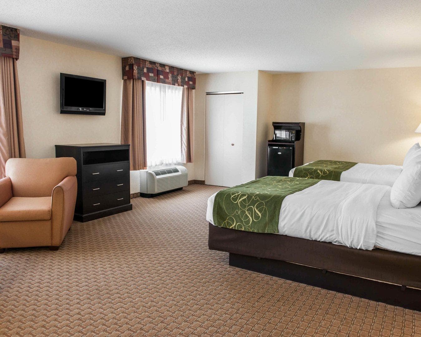 Comfort Suites Southport — 18