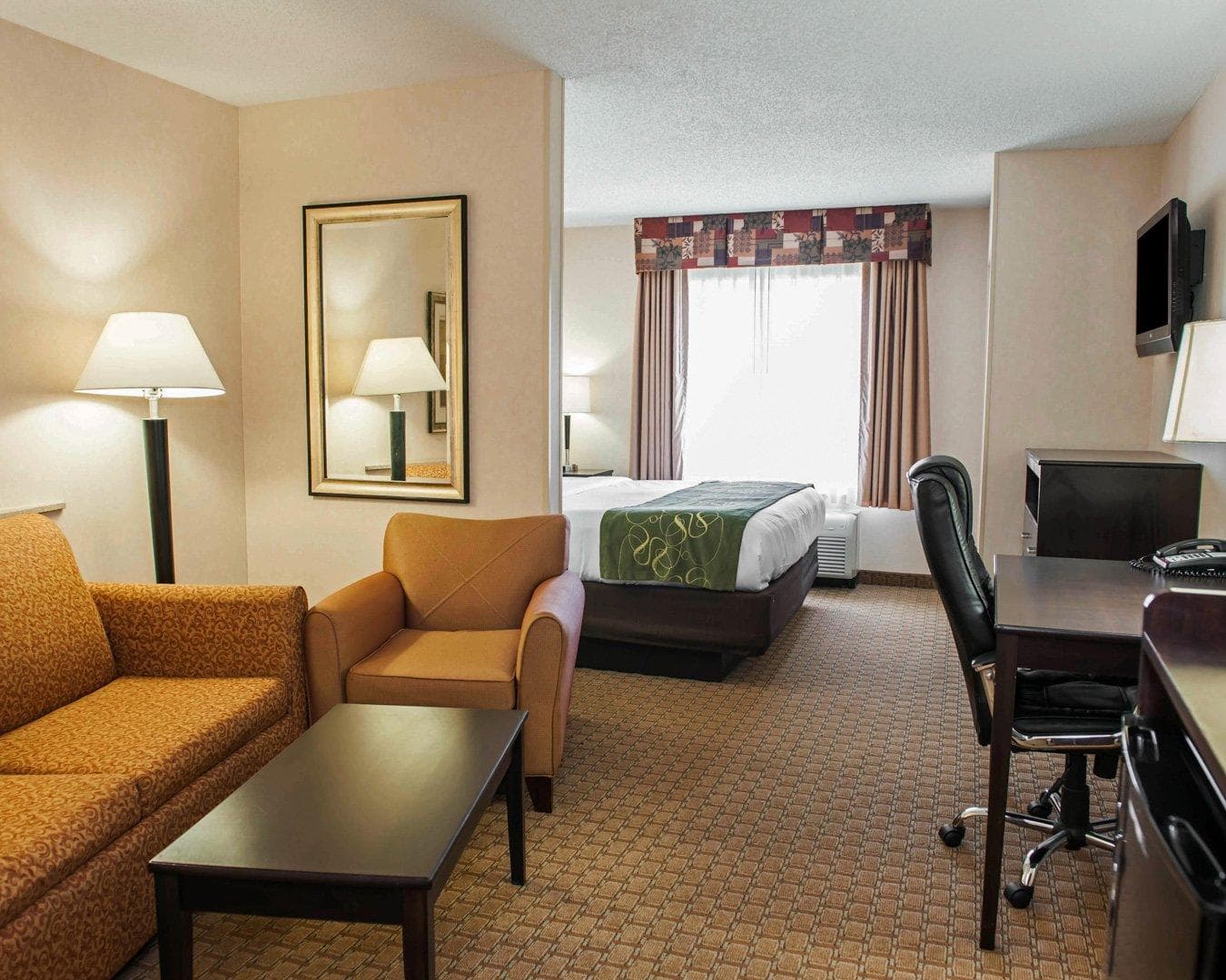 Comfort Suites Southport - Image 2