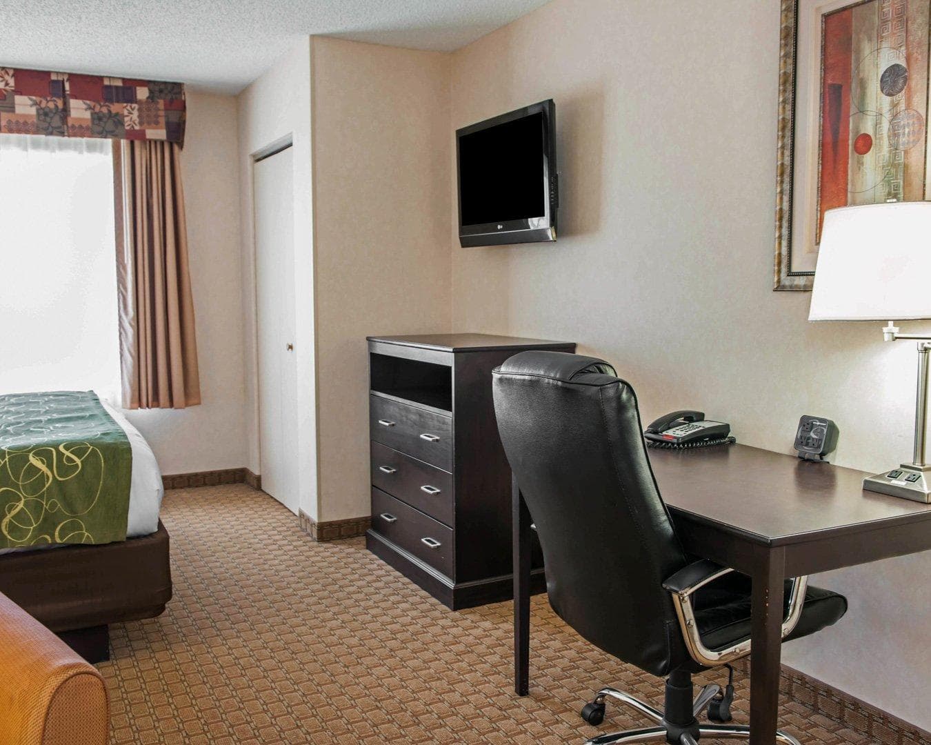Comfort Suites Southport - Image 3