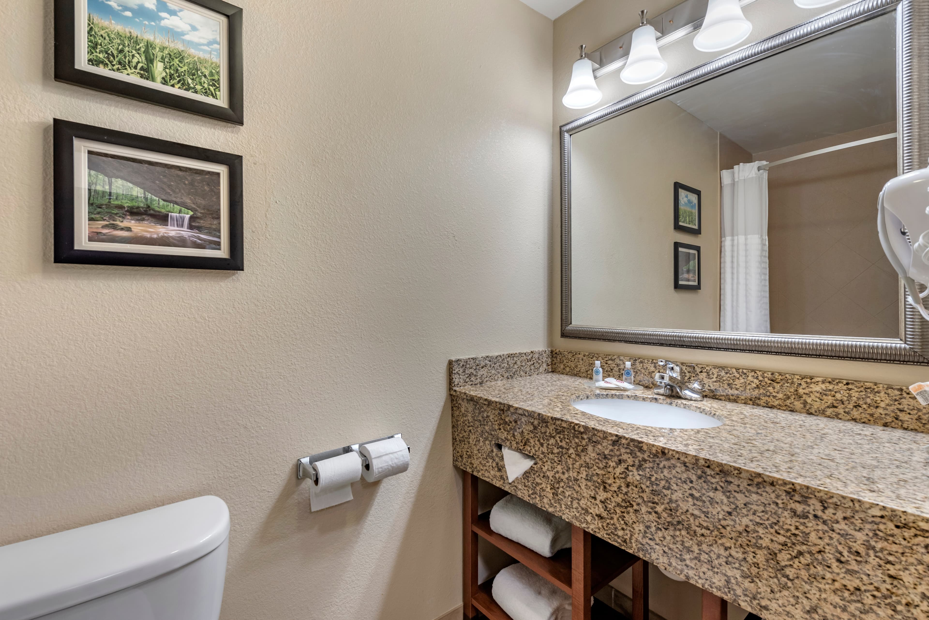 Comfort Inn & Suites Muncie Near University — 17
