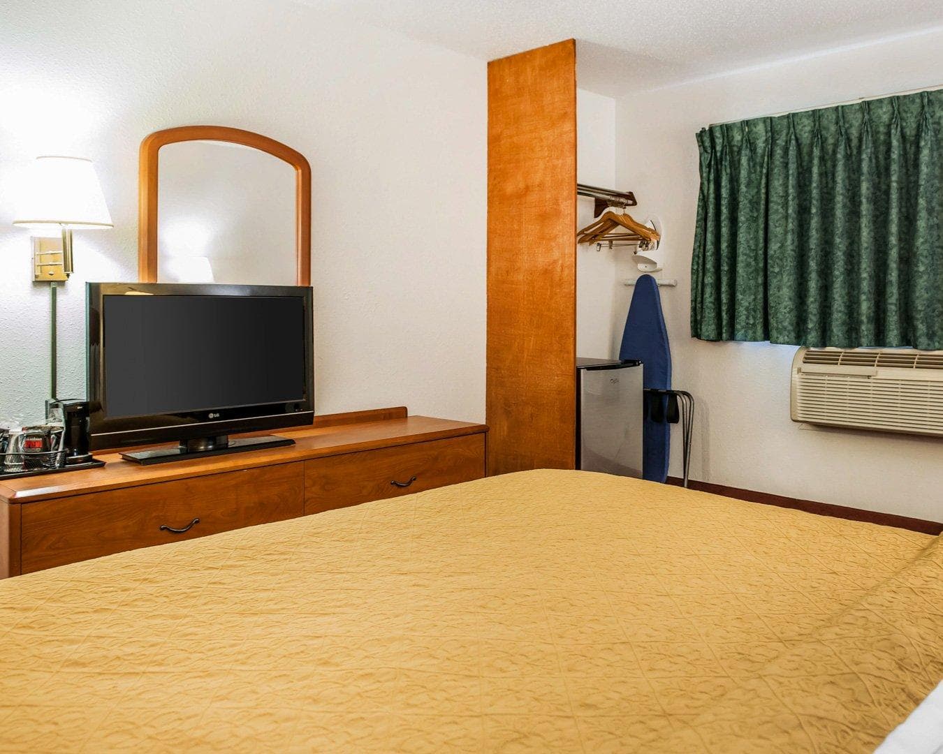 Quality Inn South - Image 4