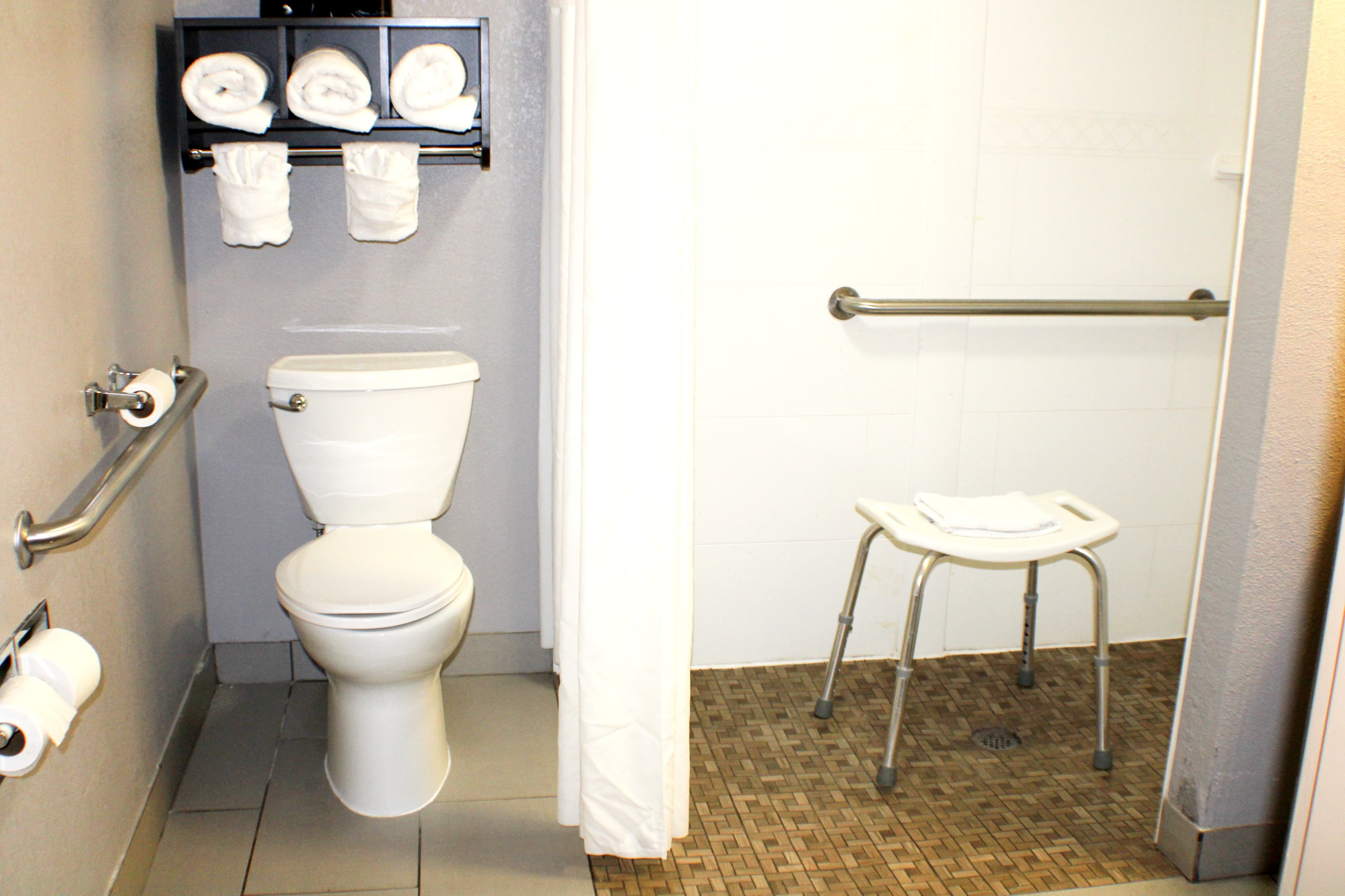 Quality Inn & Suites Bedford West — 8