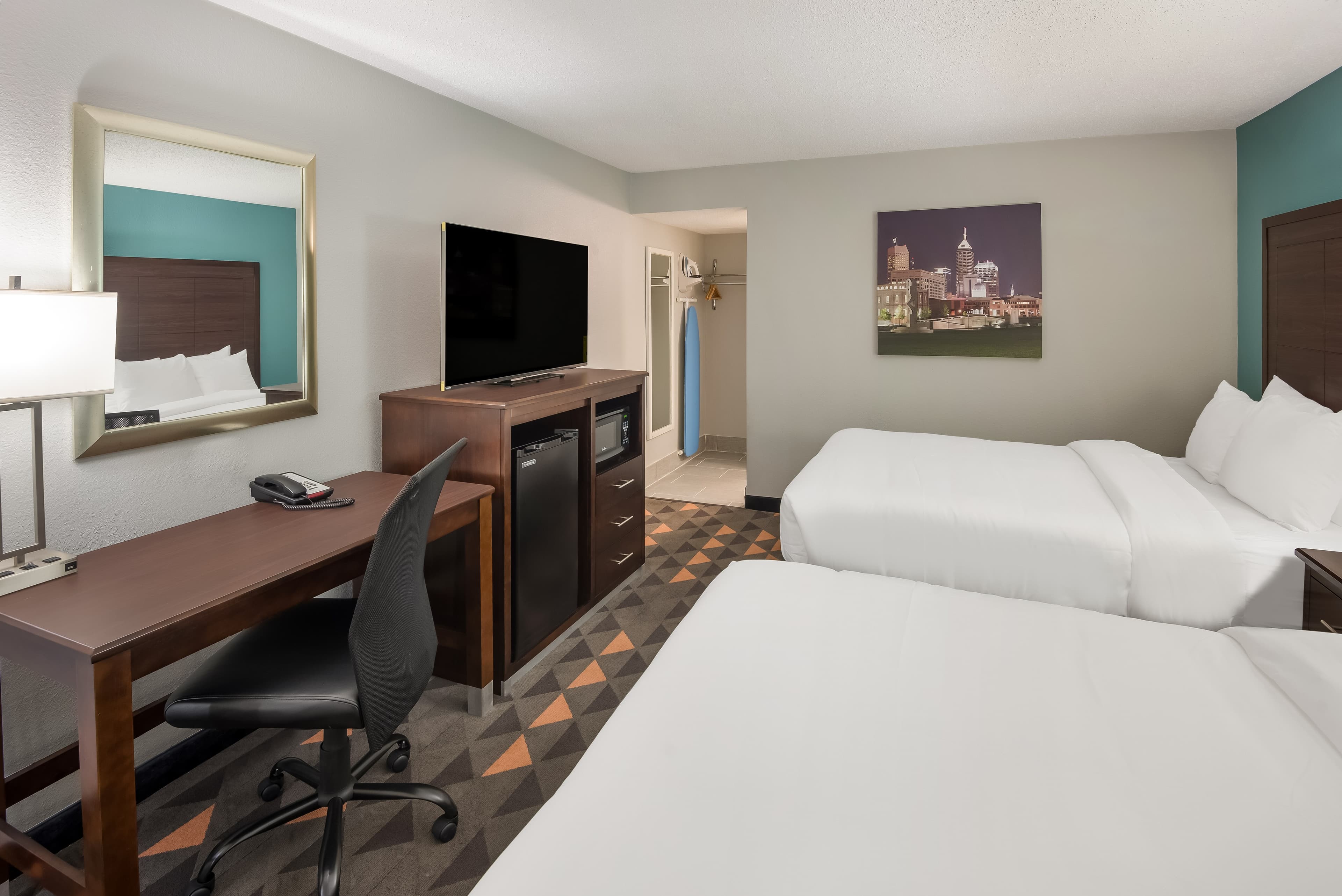 Clarion Pointe Indianapolis Northeast - Image 2