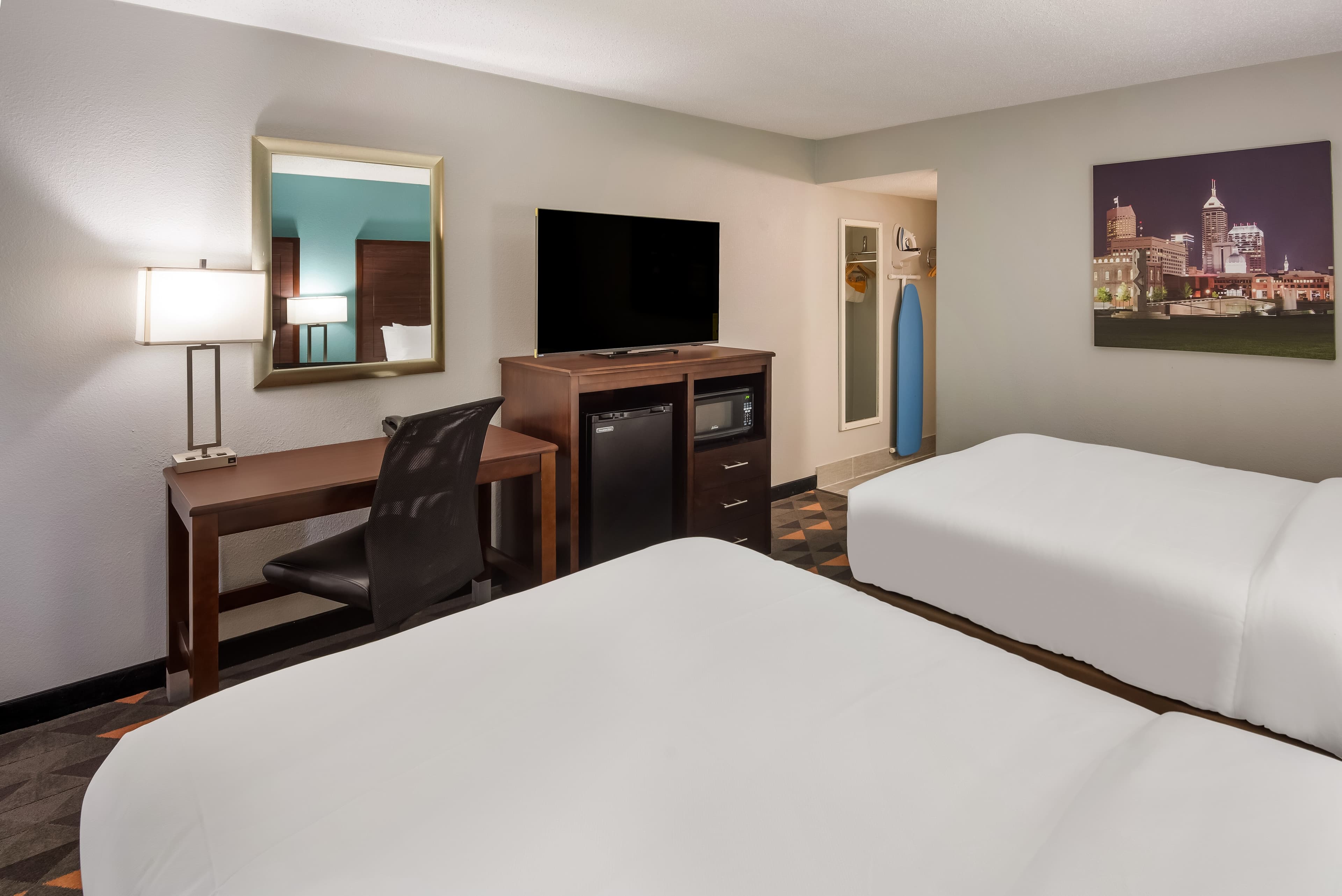 Clarion Pointe Indianapolis Northeast - Image 3