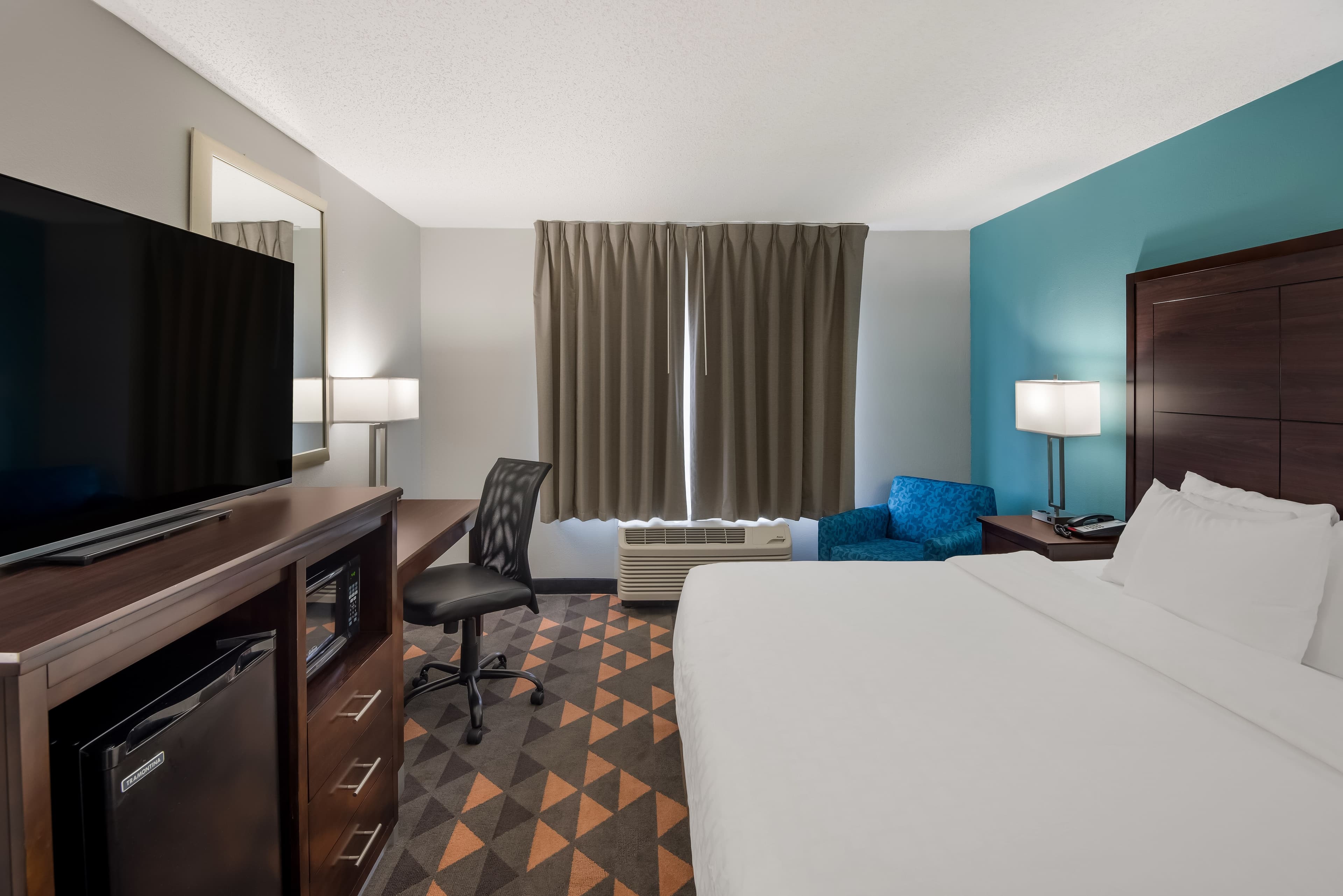 Clarion Pointe Indianapolis Northeast - Image 5