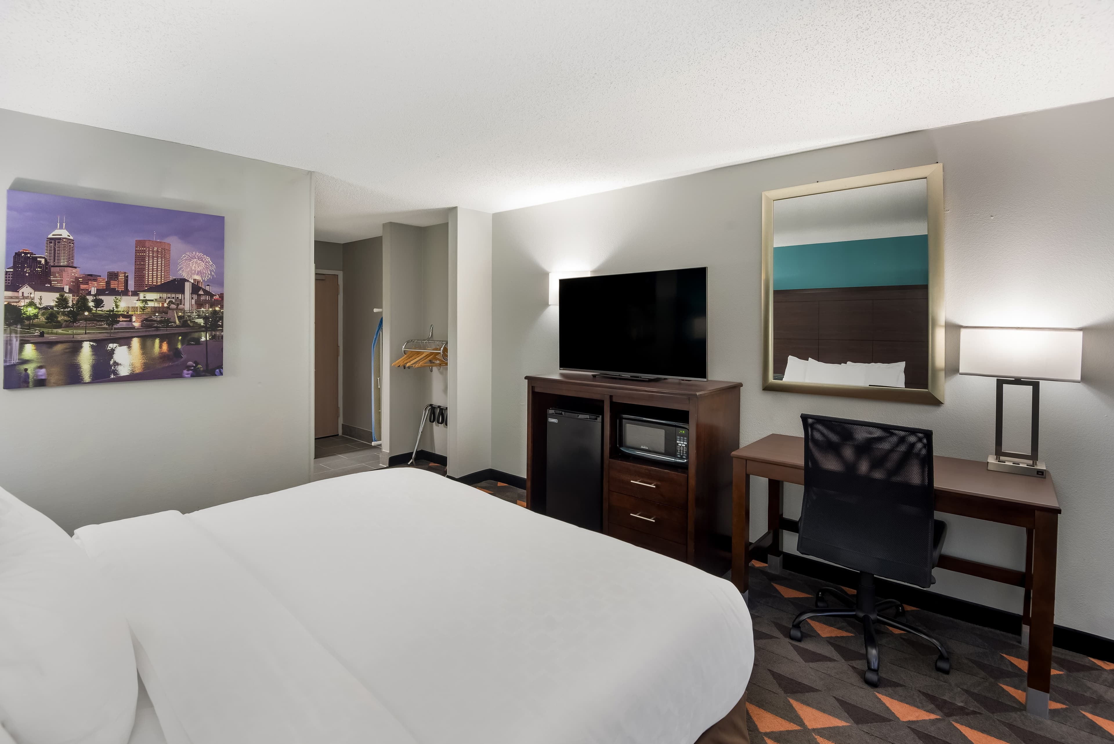 Clarion Pointe Indianapolis Northeast — 7