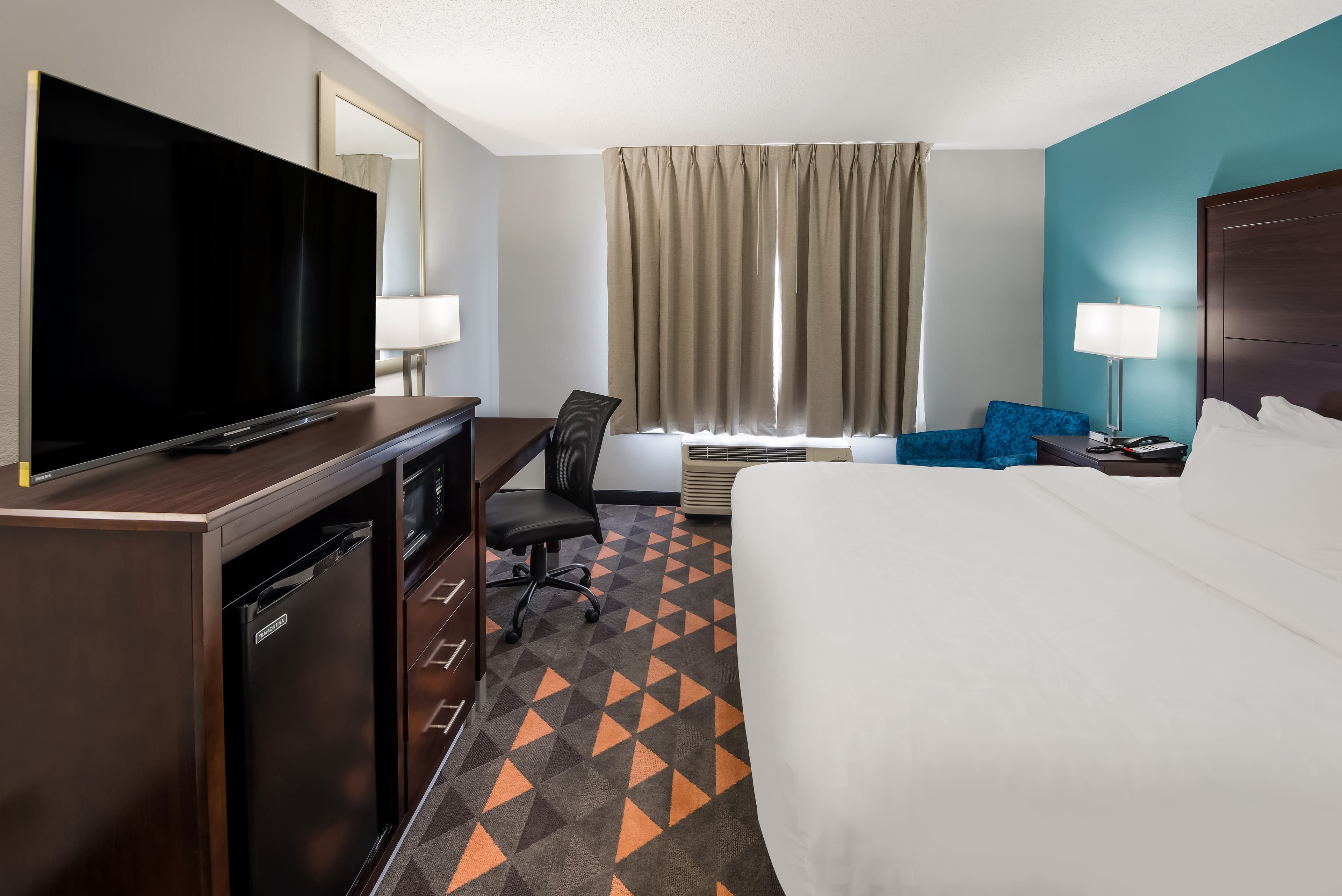 Clarion Pointe Indianapolis Northeast — 10