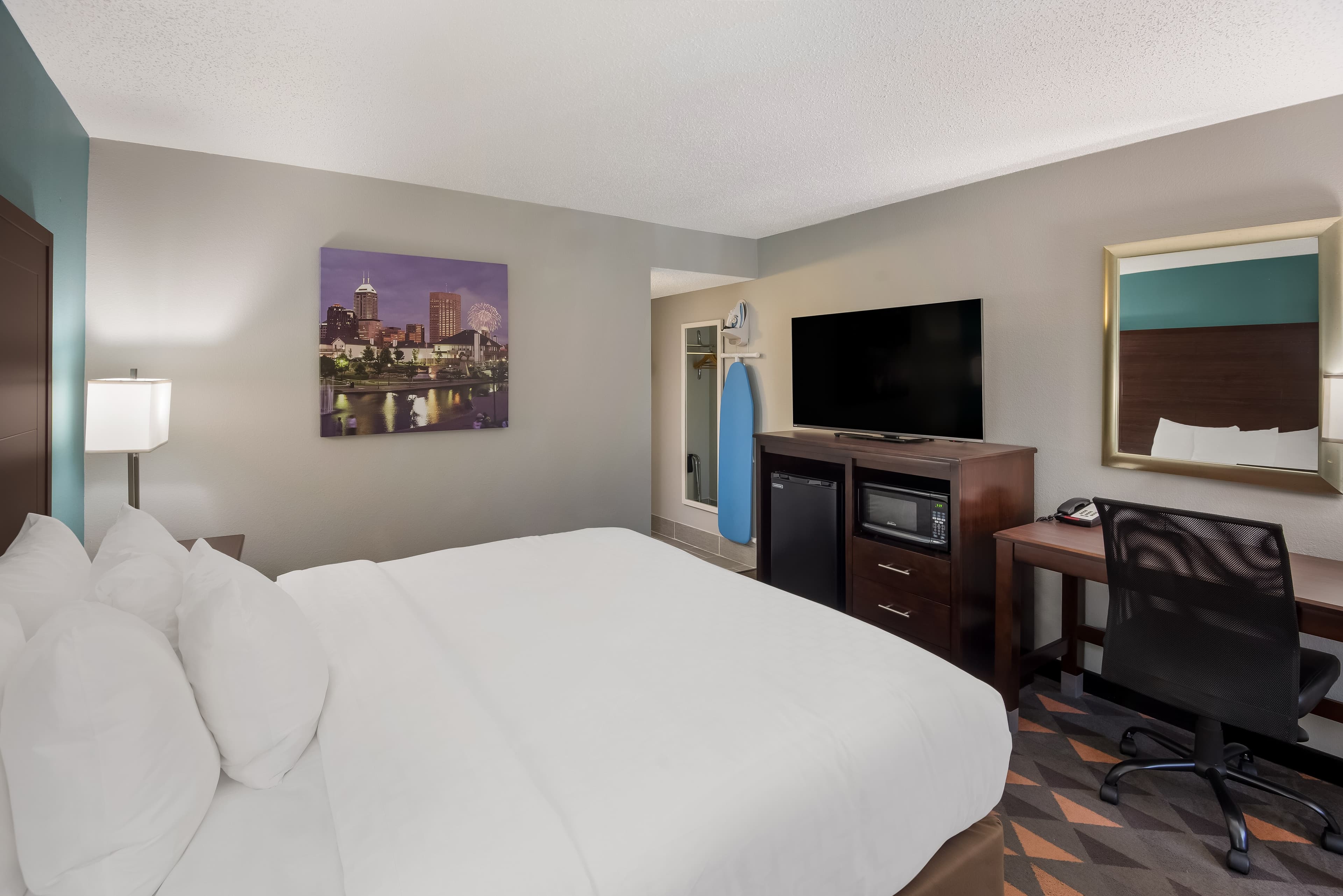 Clarion Pointe Indianapolis Northeast — 13