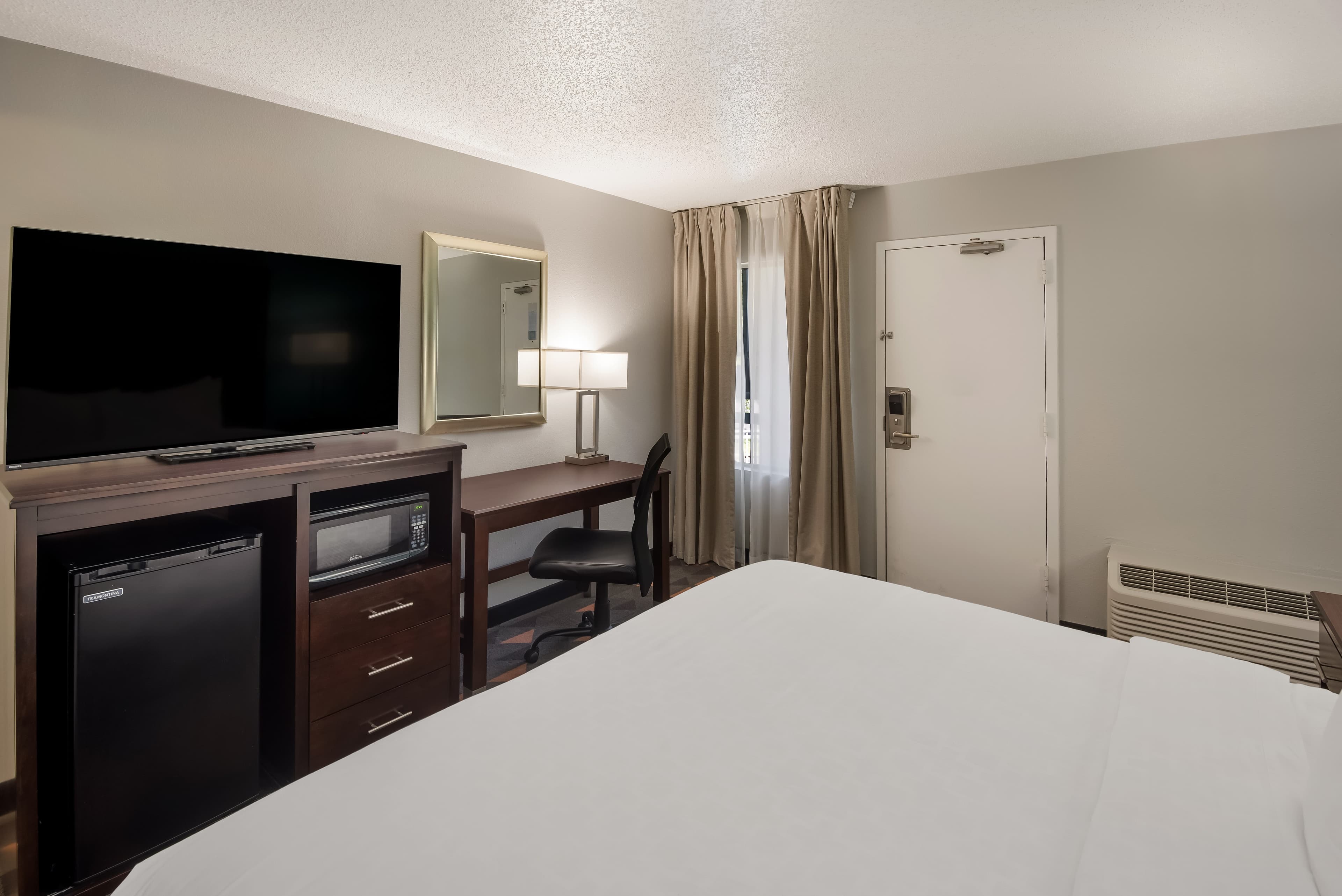 Clarion Pointe Indianapolis Northeast — 14