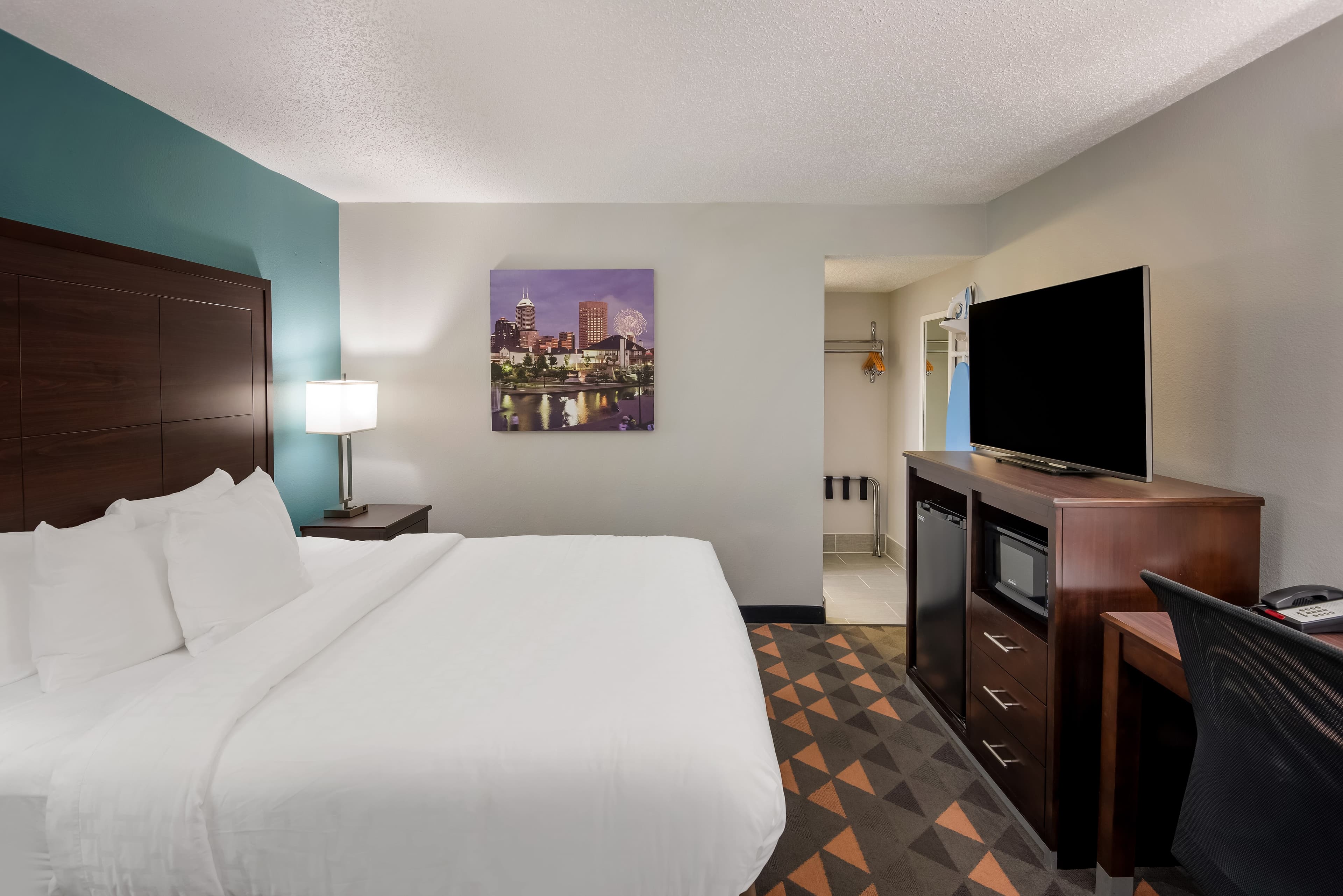 Clarion Pointe Indianapolis Northeast — 15