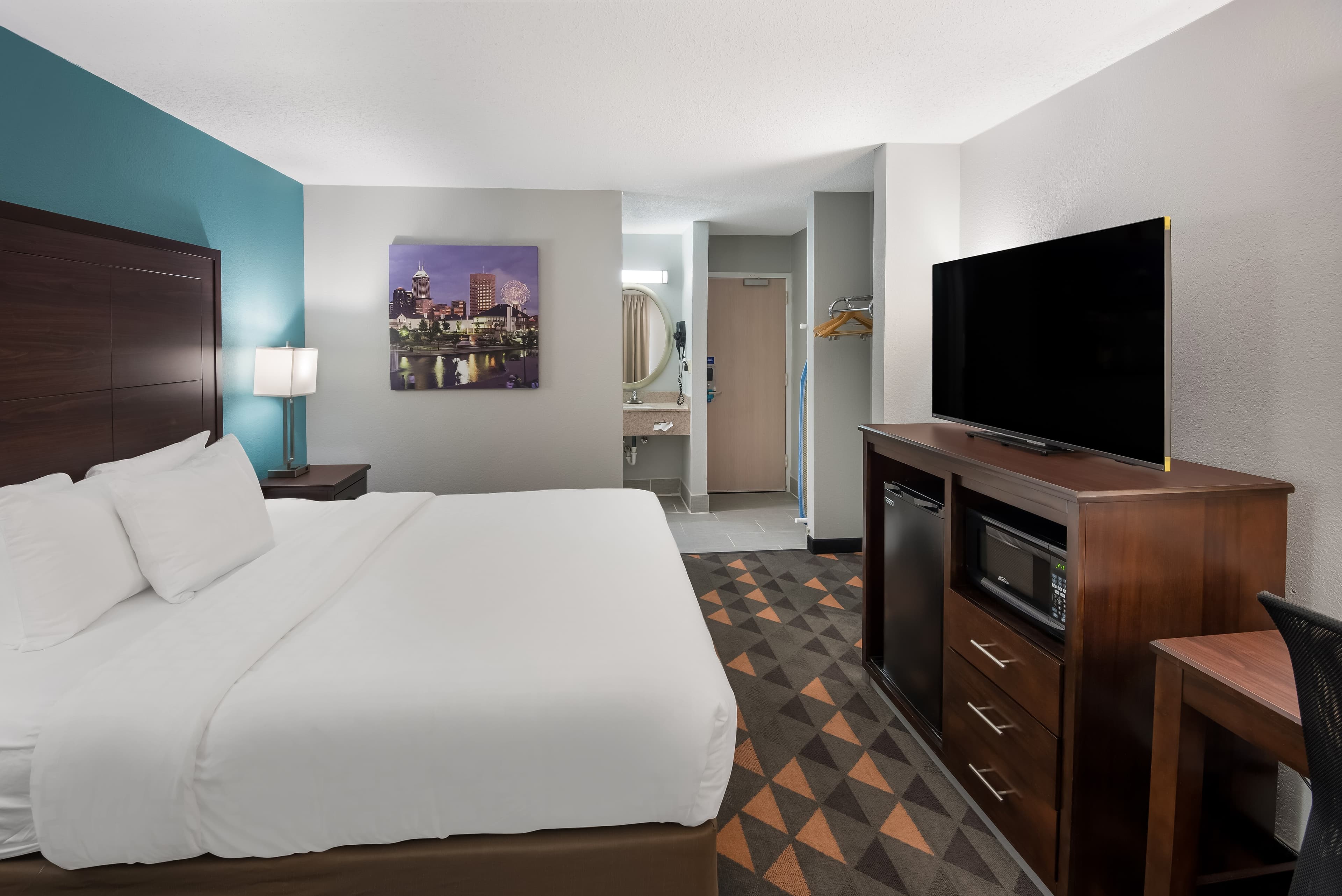 Clarion Pointe Indianapolis Northeast — 17
