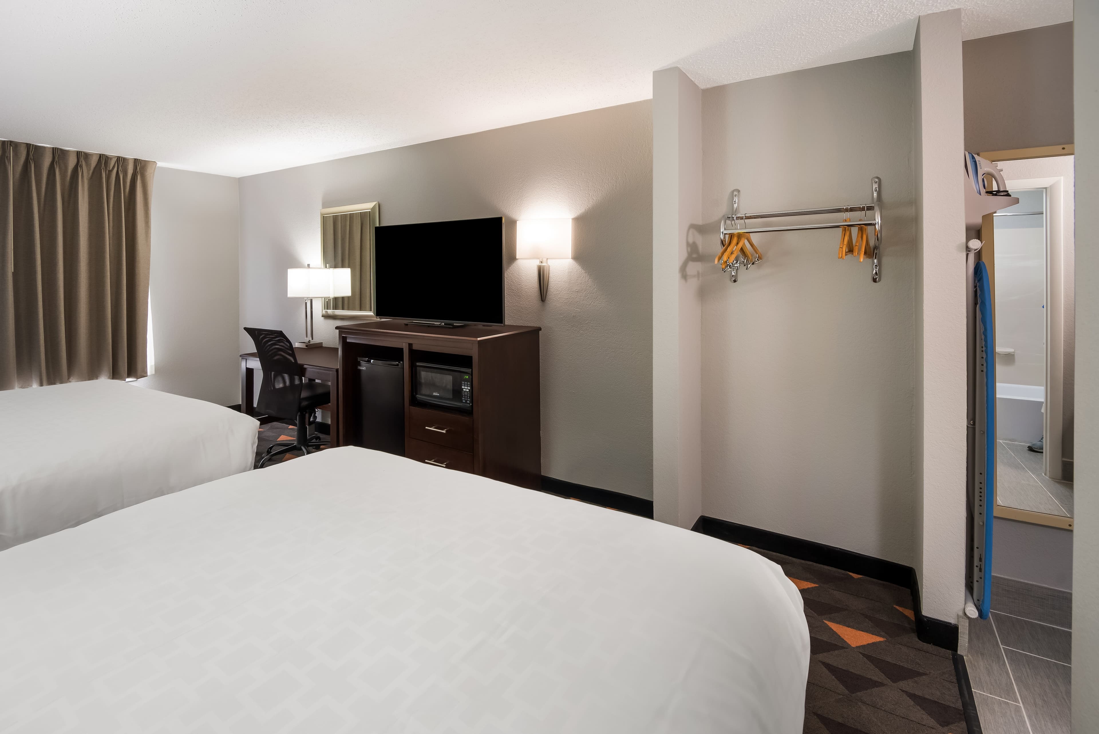 Clarion Pointe Indianapolis Northeast — 22