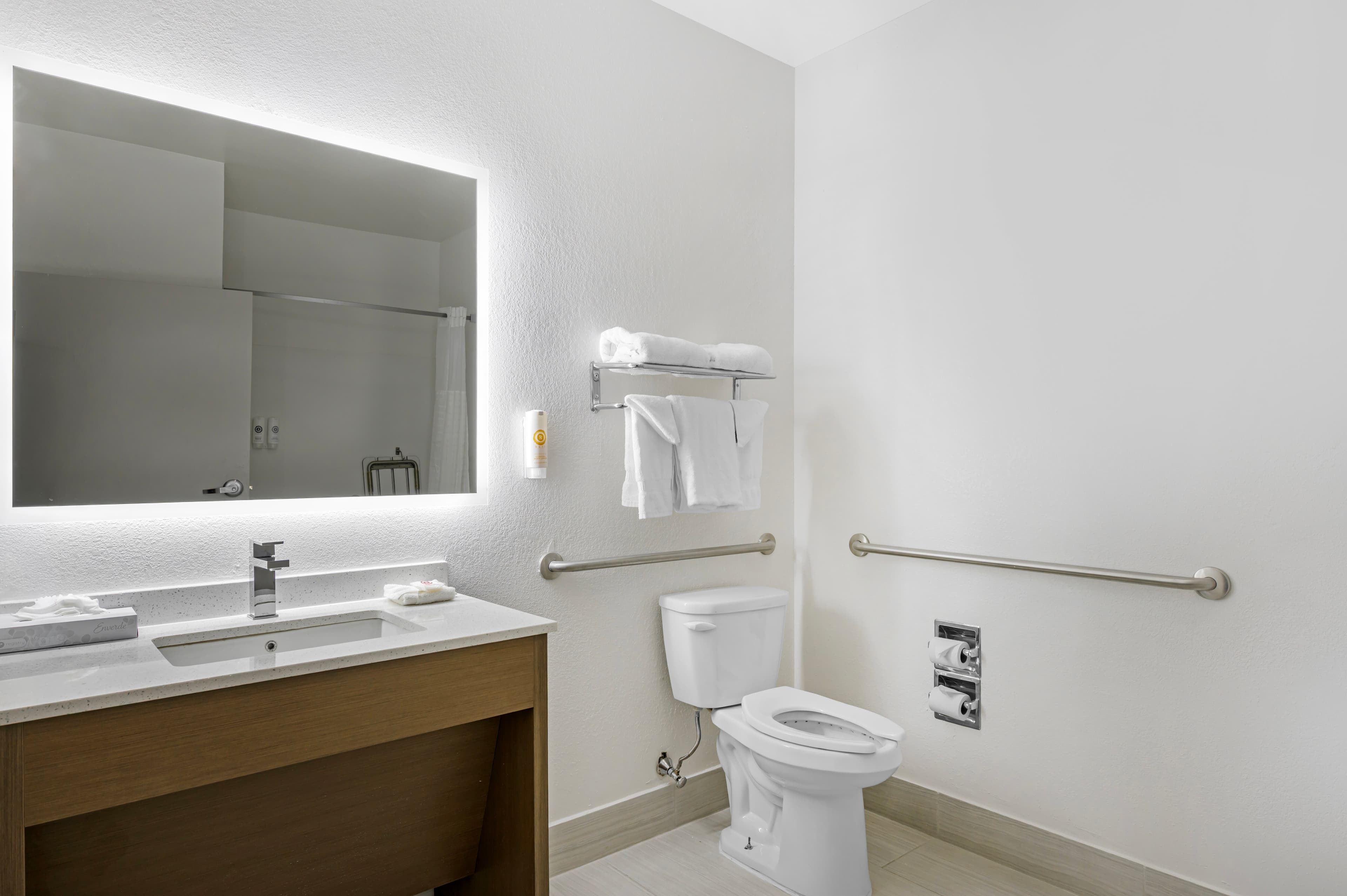 Comfort Suites near Indianapolis Airport — 10