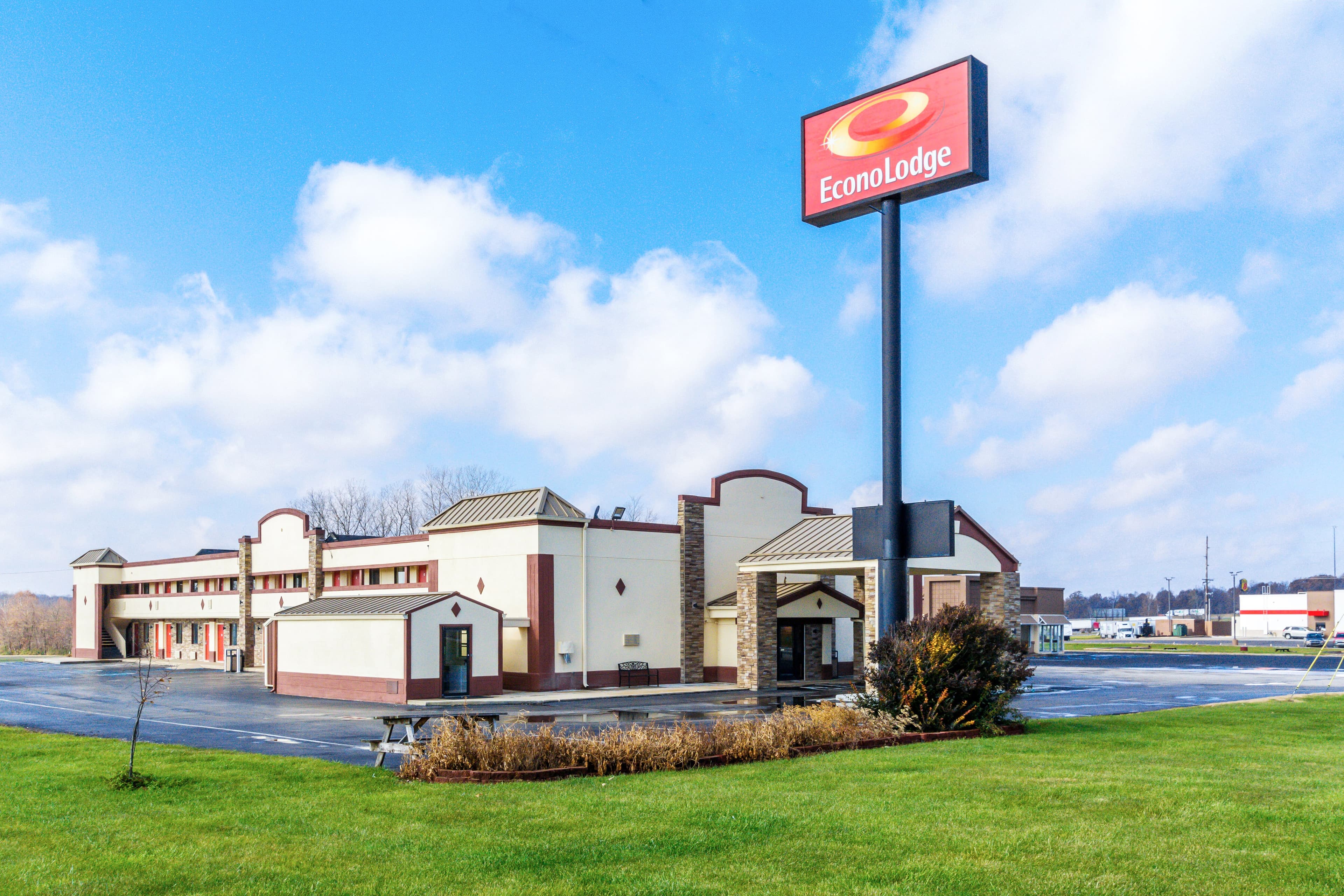Econo Lodge Cloverdale - Image 1