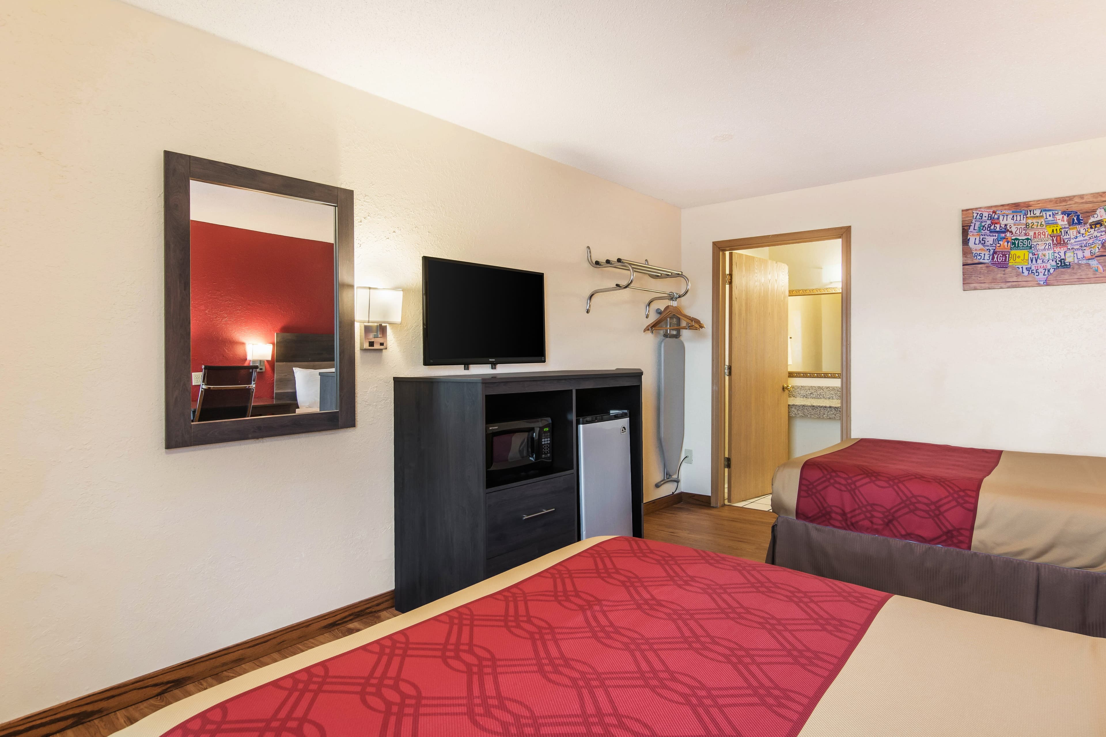 Econo Lodge Cloverdale - Image 3