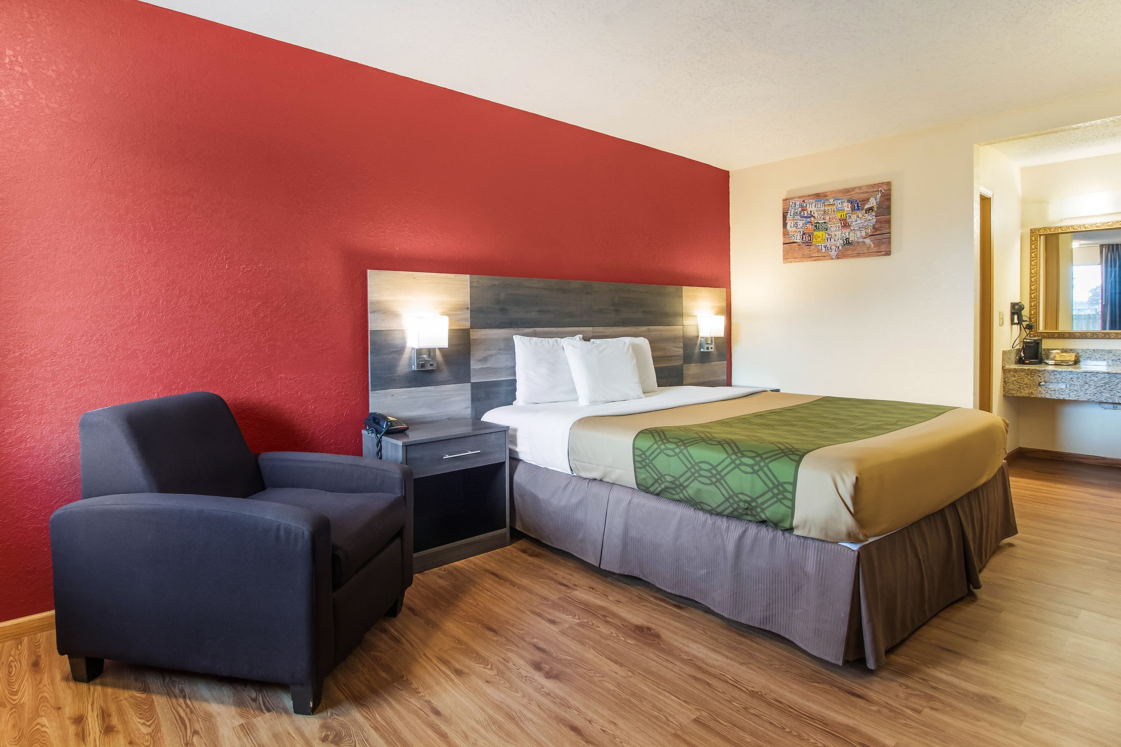Econo Lodge Cloverdale — 6