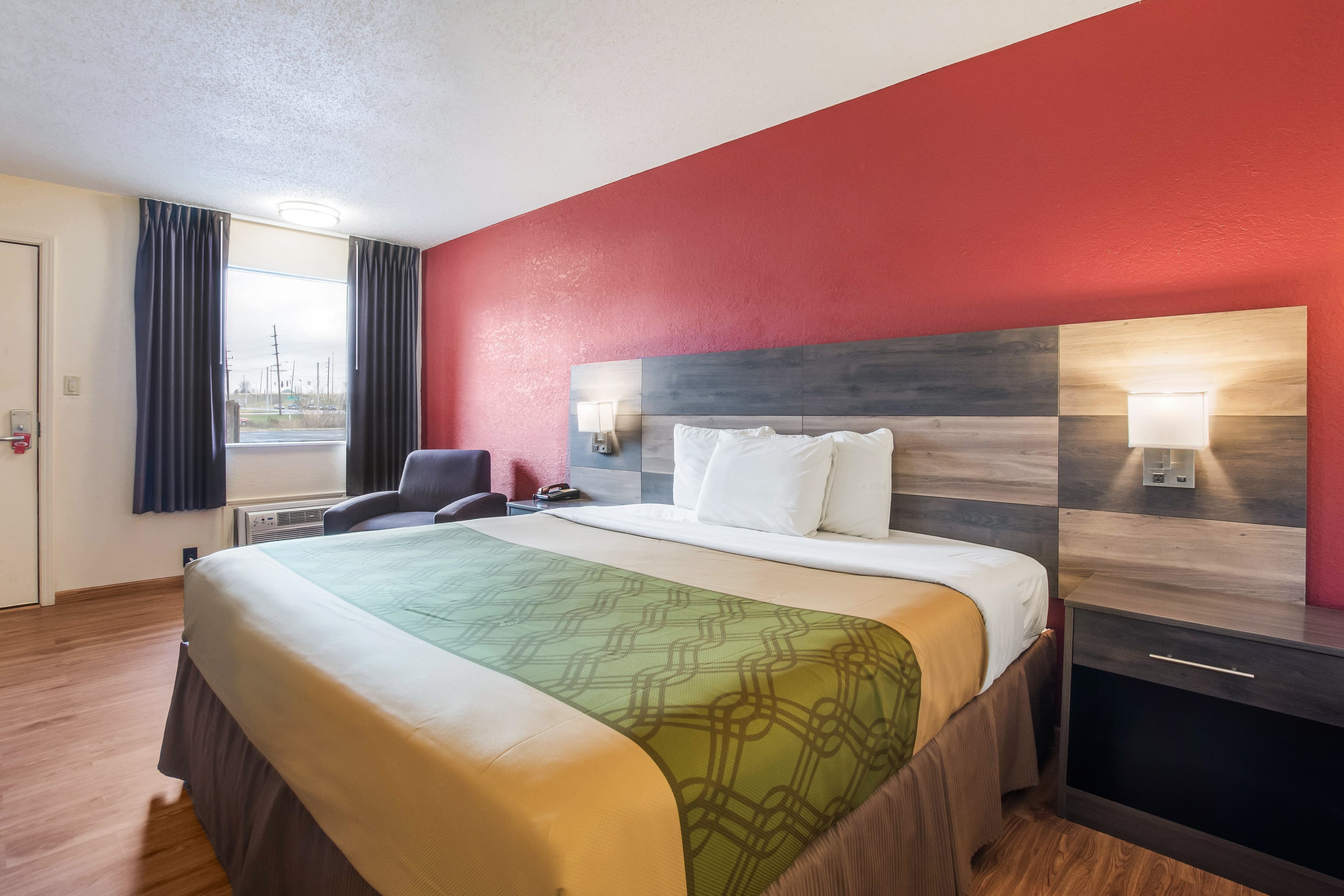 Econo Lodge Cloverdale — 8
