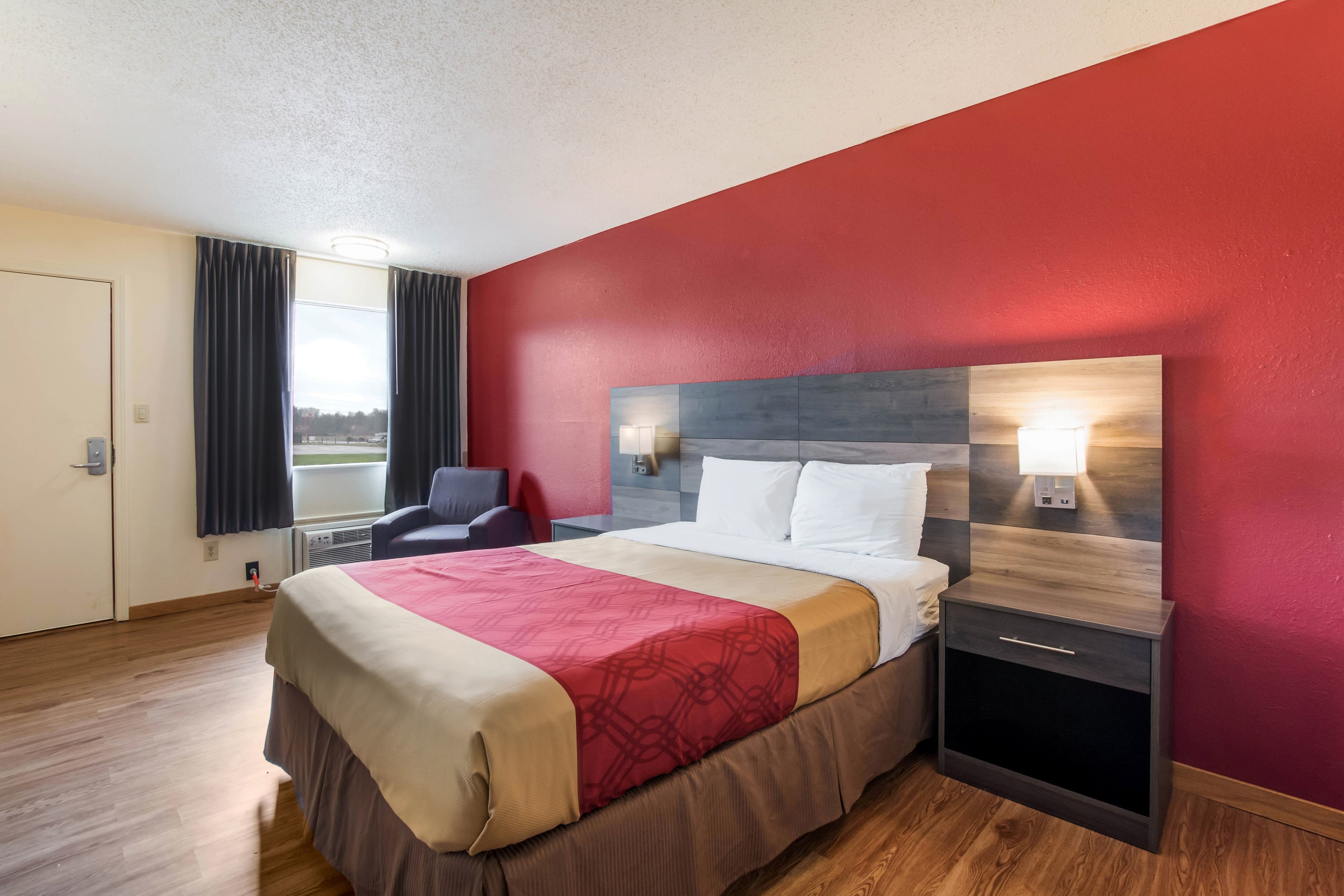 Econo Lodge Cloverdale — 12