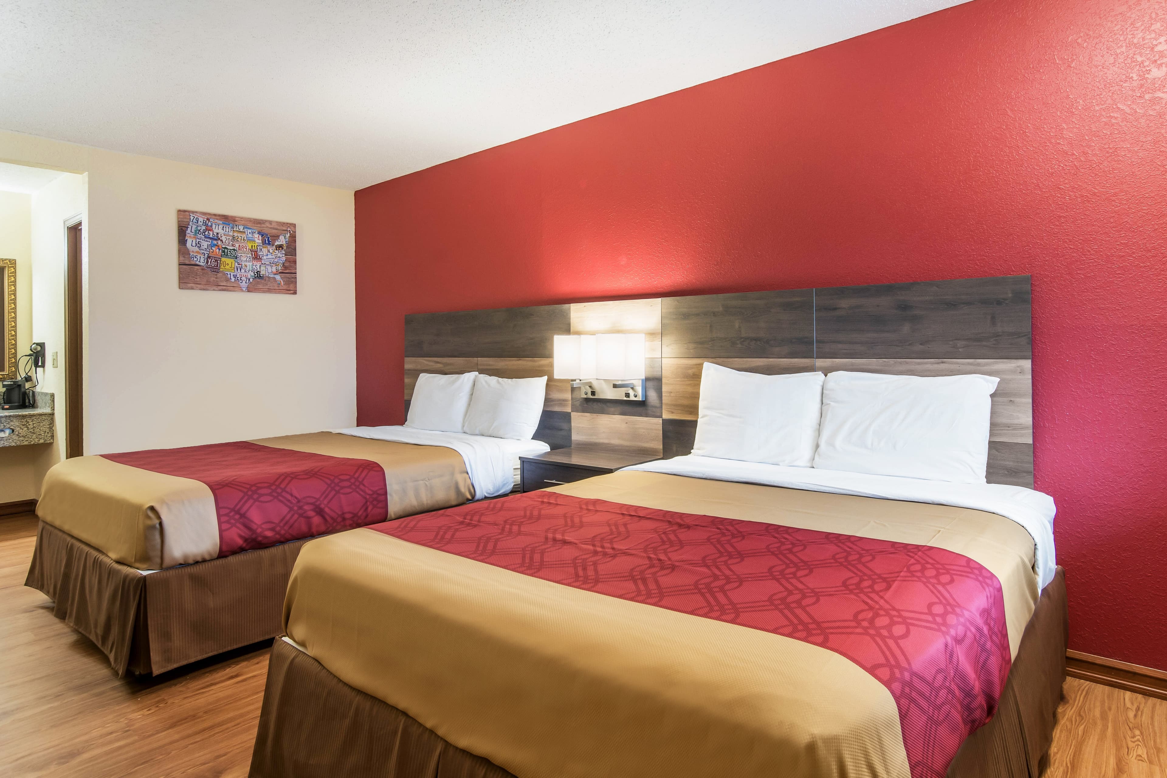 Econo Lodge Cloverdale — 14