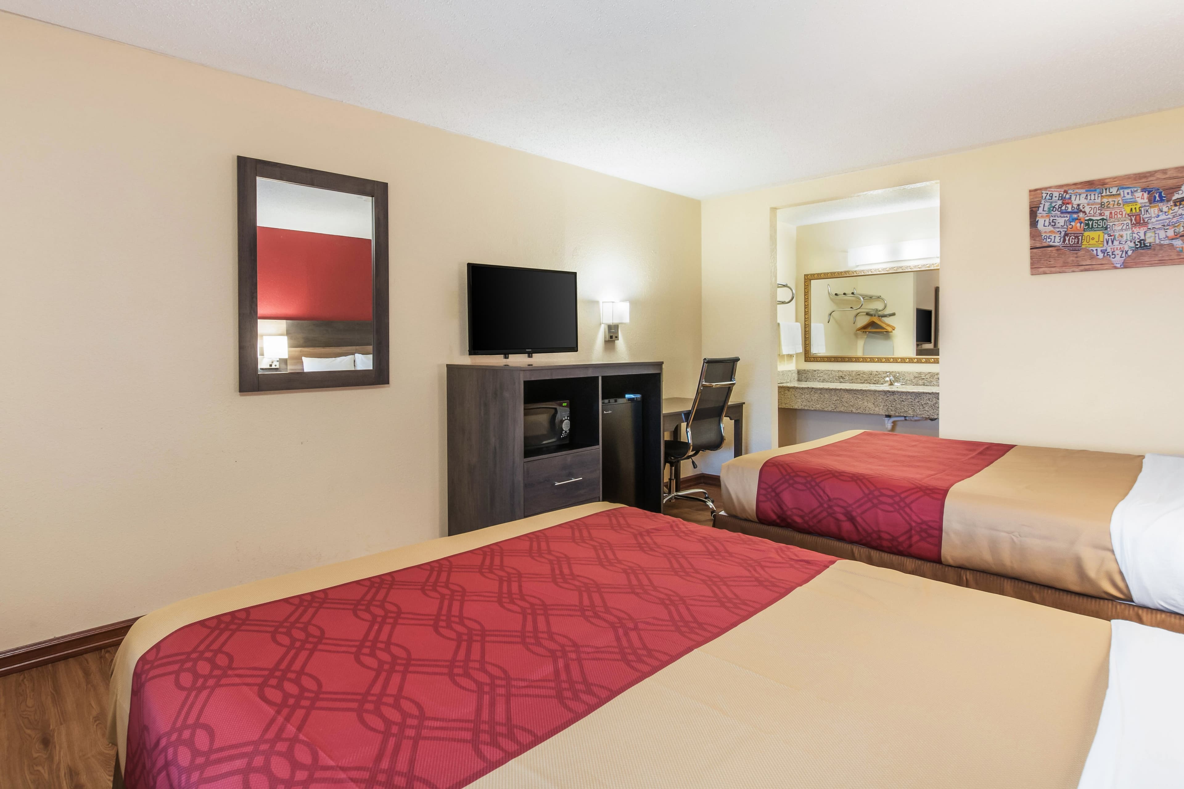 Econo Lodge Cloverdale — 15