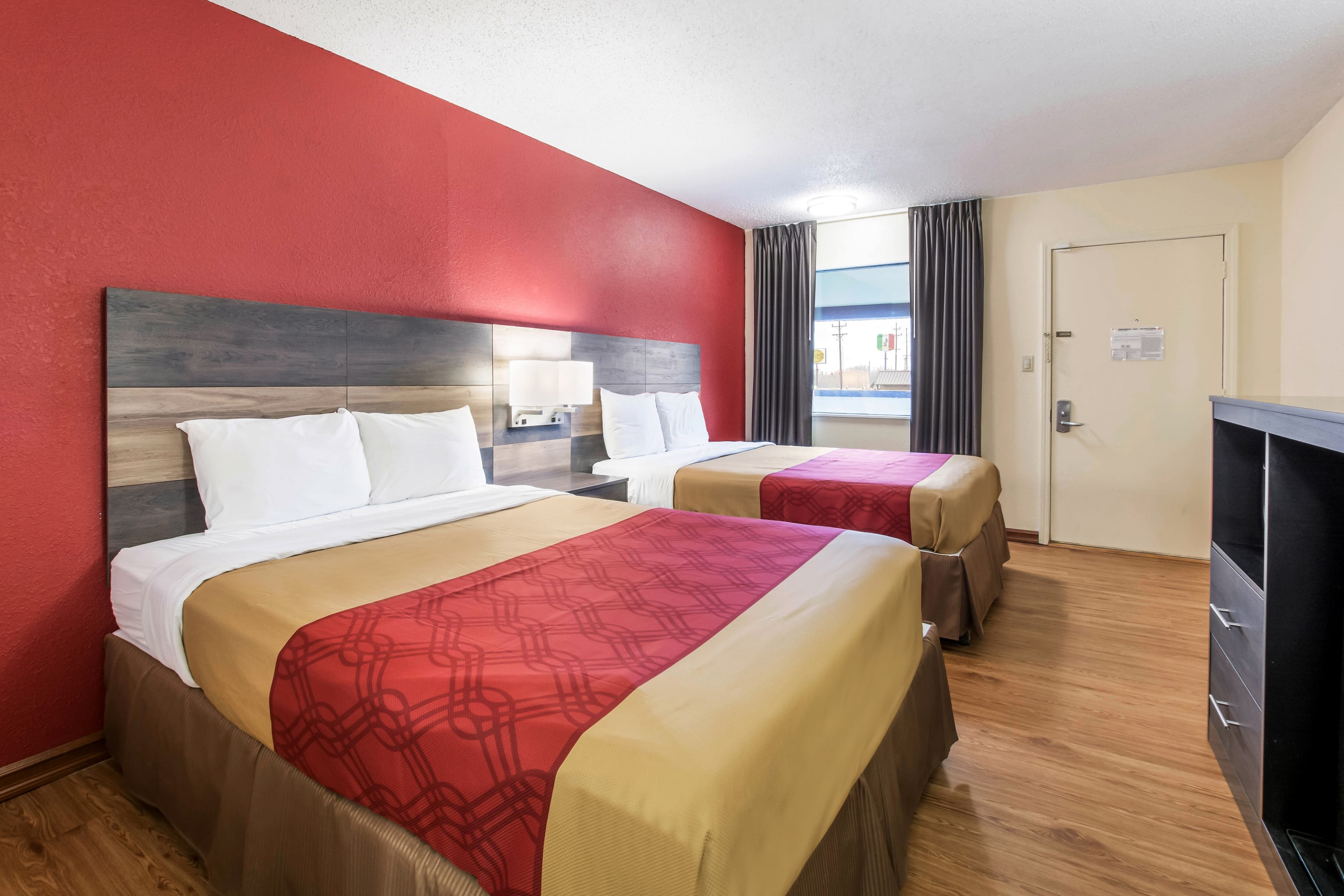 Econo Lodge Cloverdale — 16