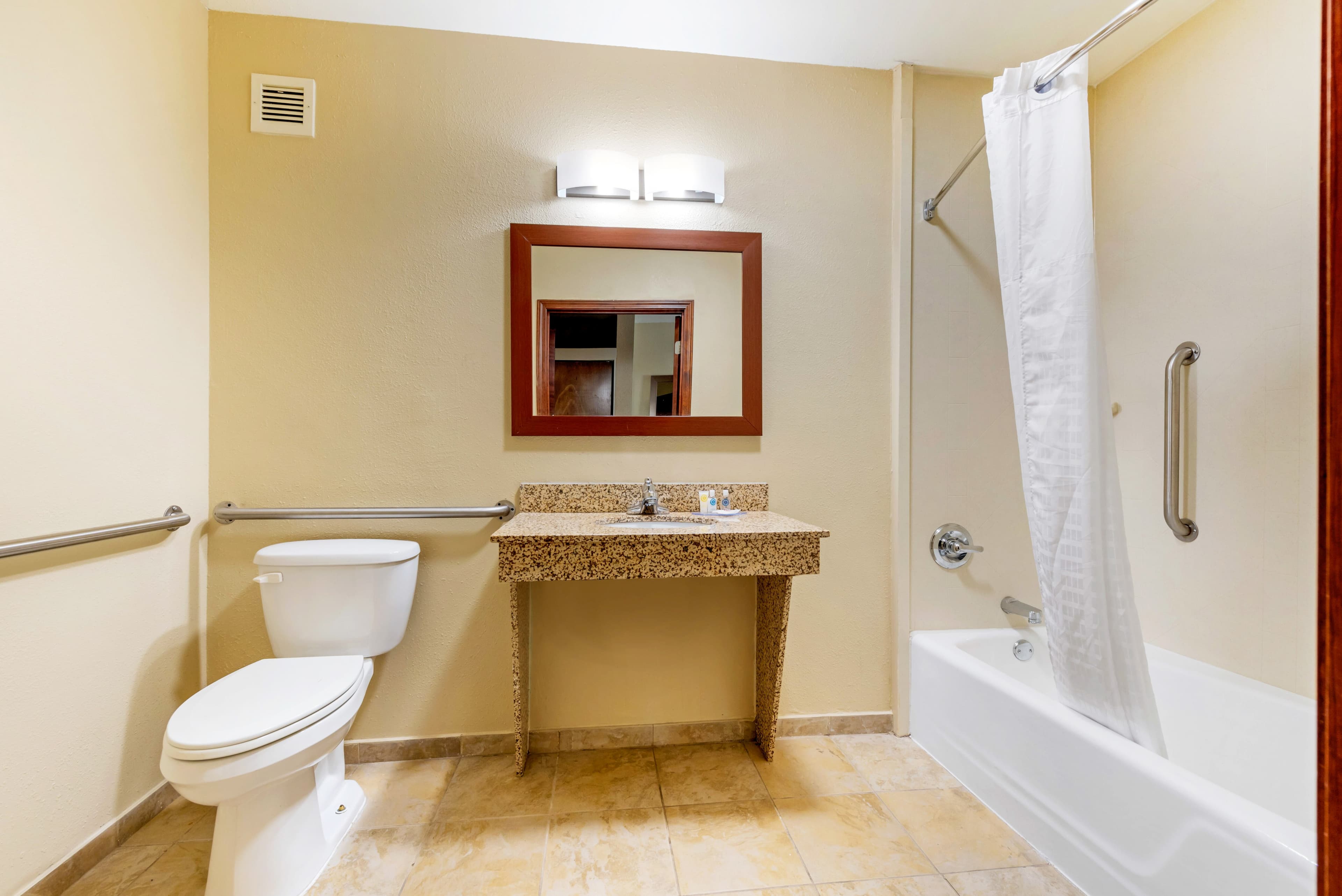 Comfort Inn & Suites Michigan City South - Image 3