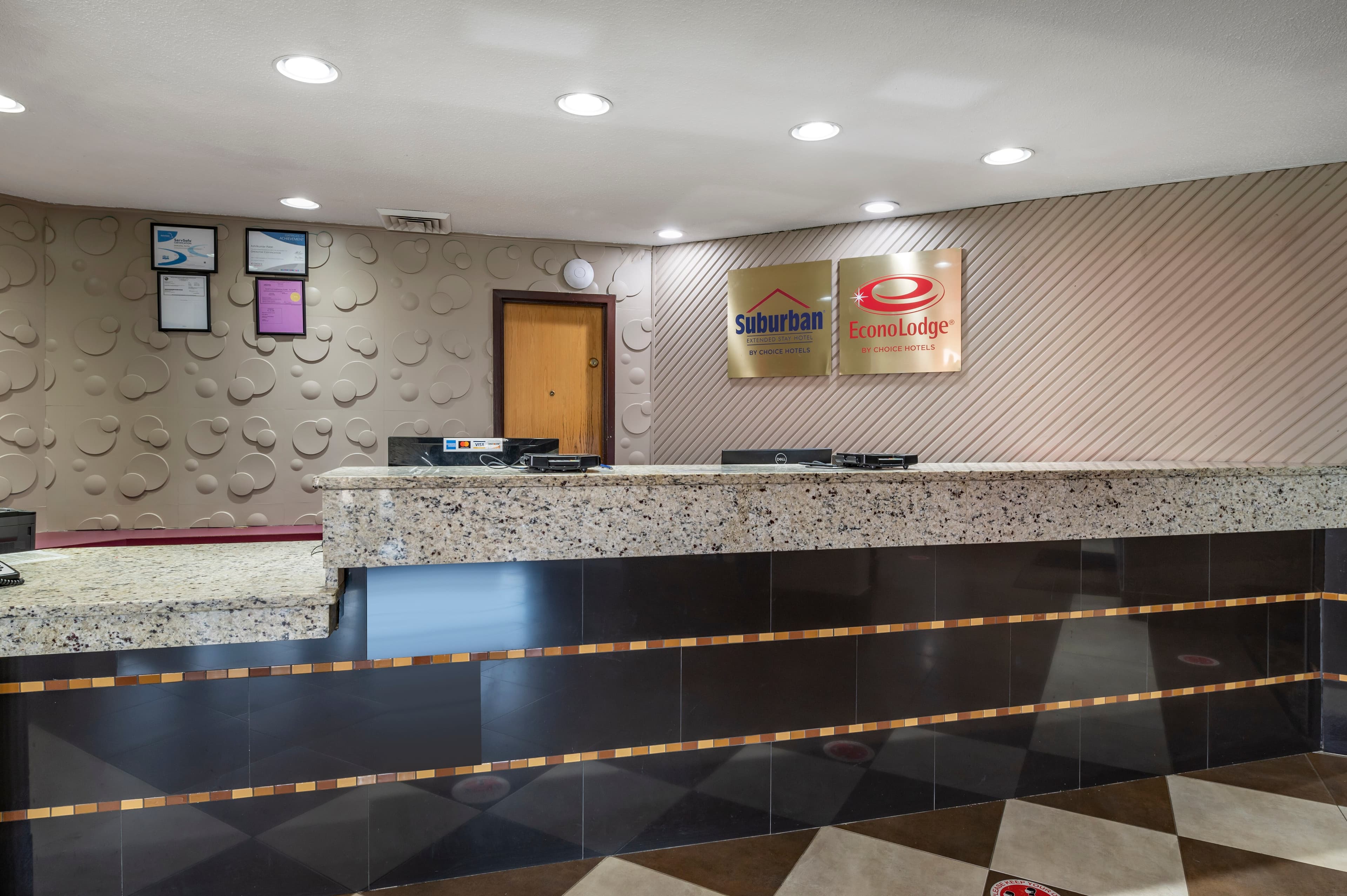 Econo Lodge Lafayette near University - Image 1