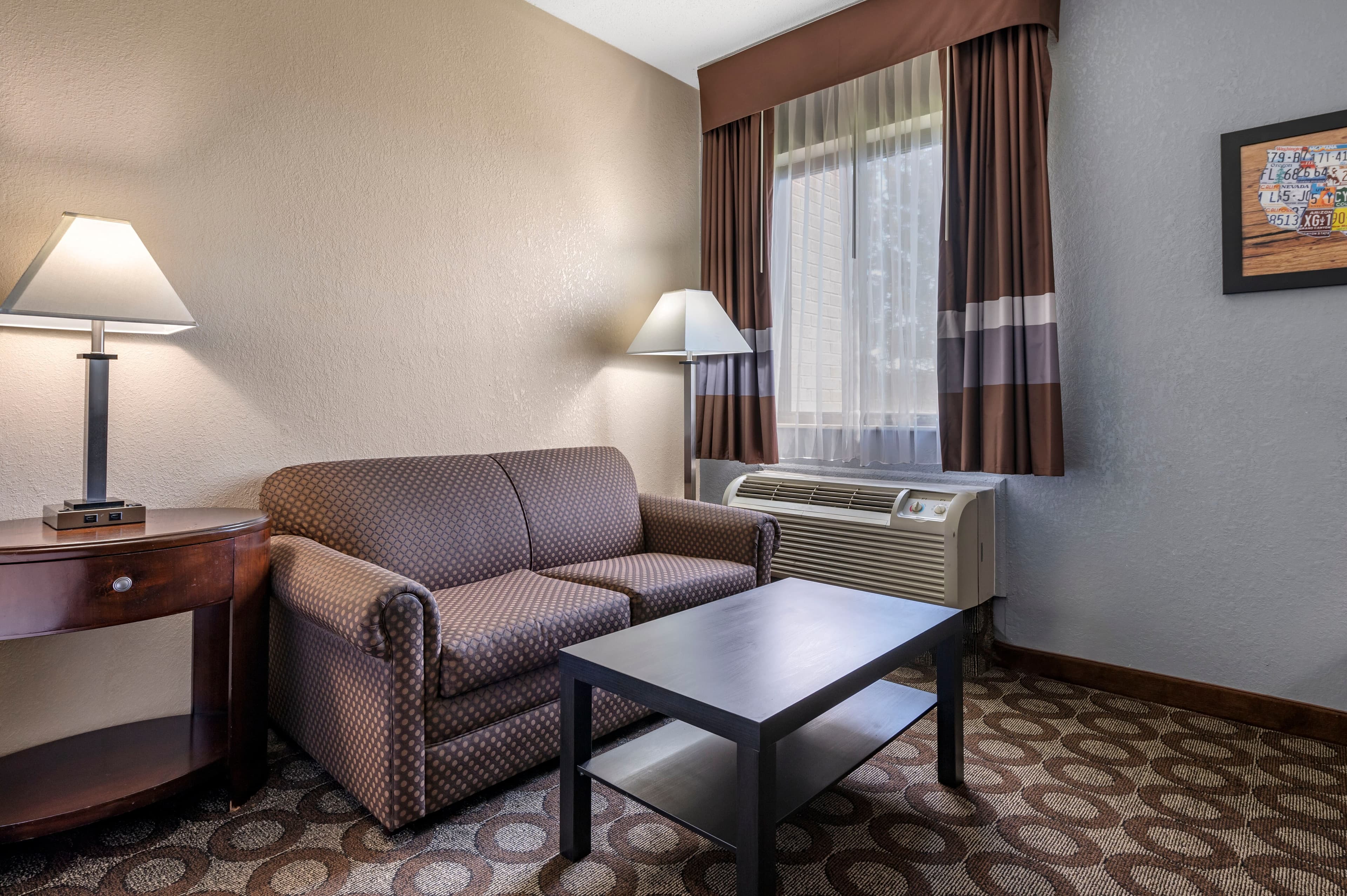 Econo Lodge Lafayette near University - Image 5