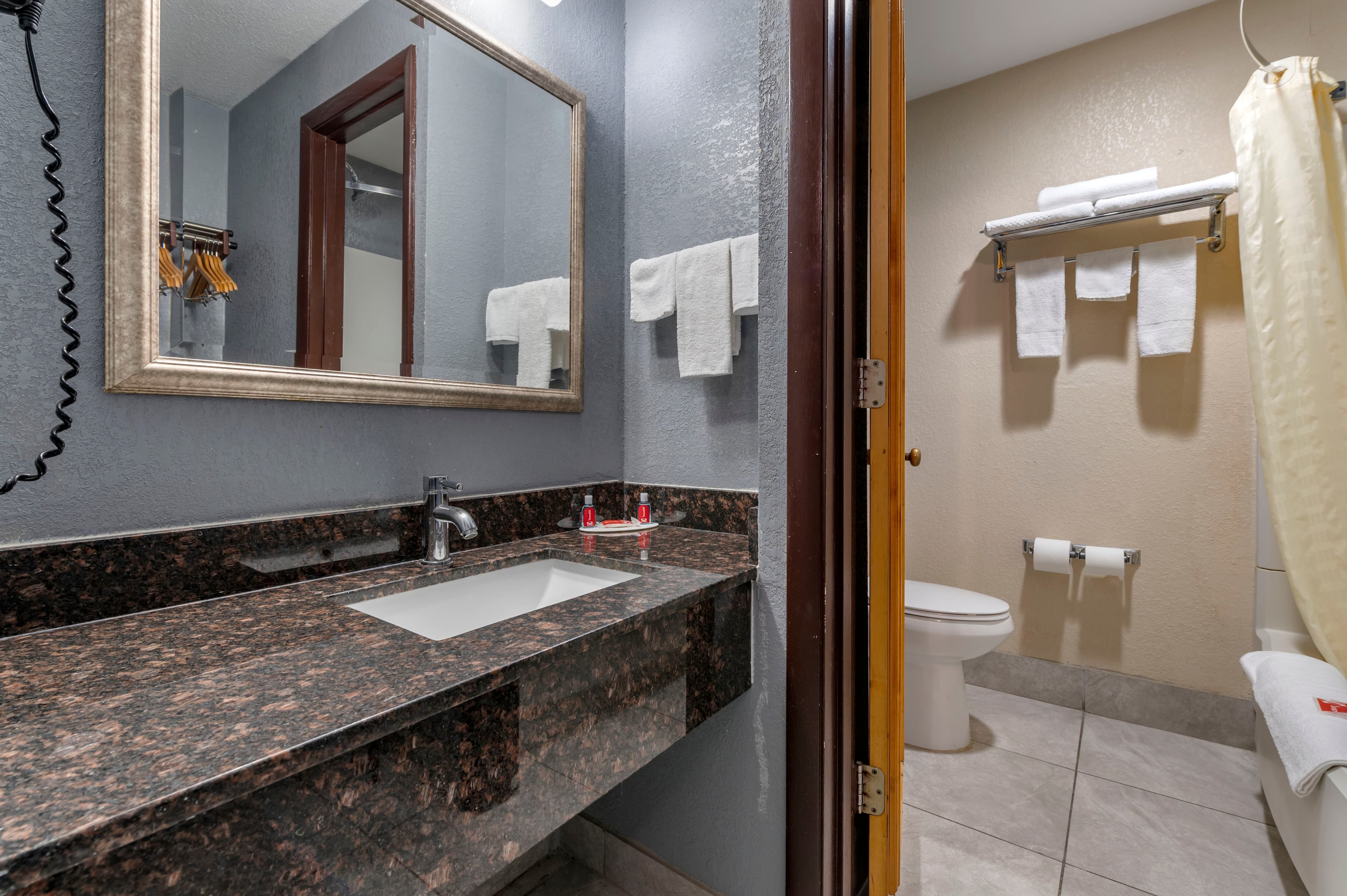 Econo Lodge Lafayette near University — 7