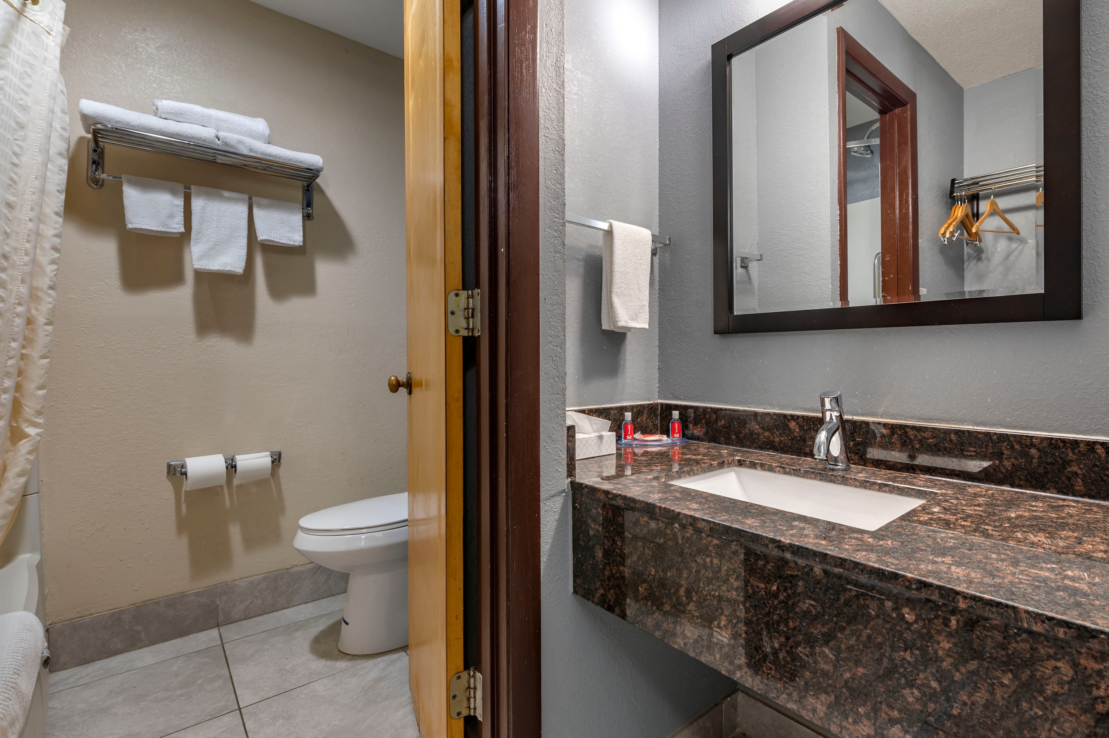 Econo Lodge Lafayette near University — 13