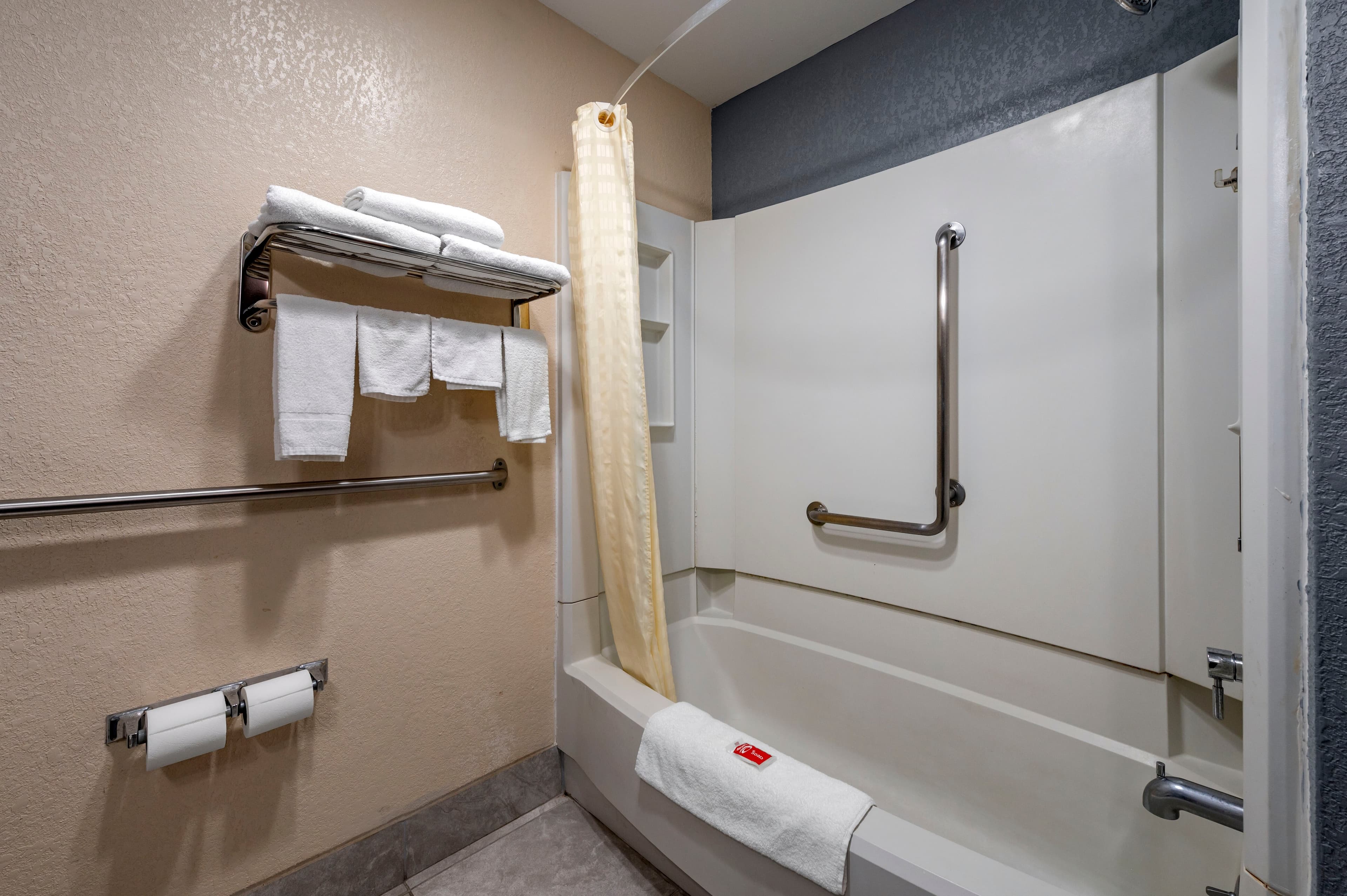 Econo Lodge Lafayette near University - Image 3