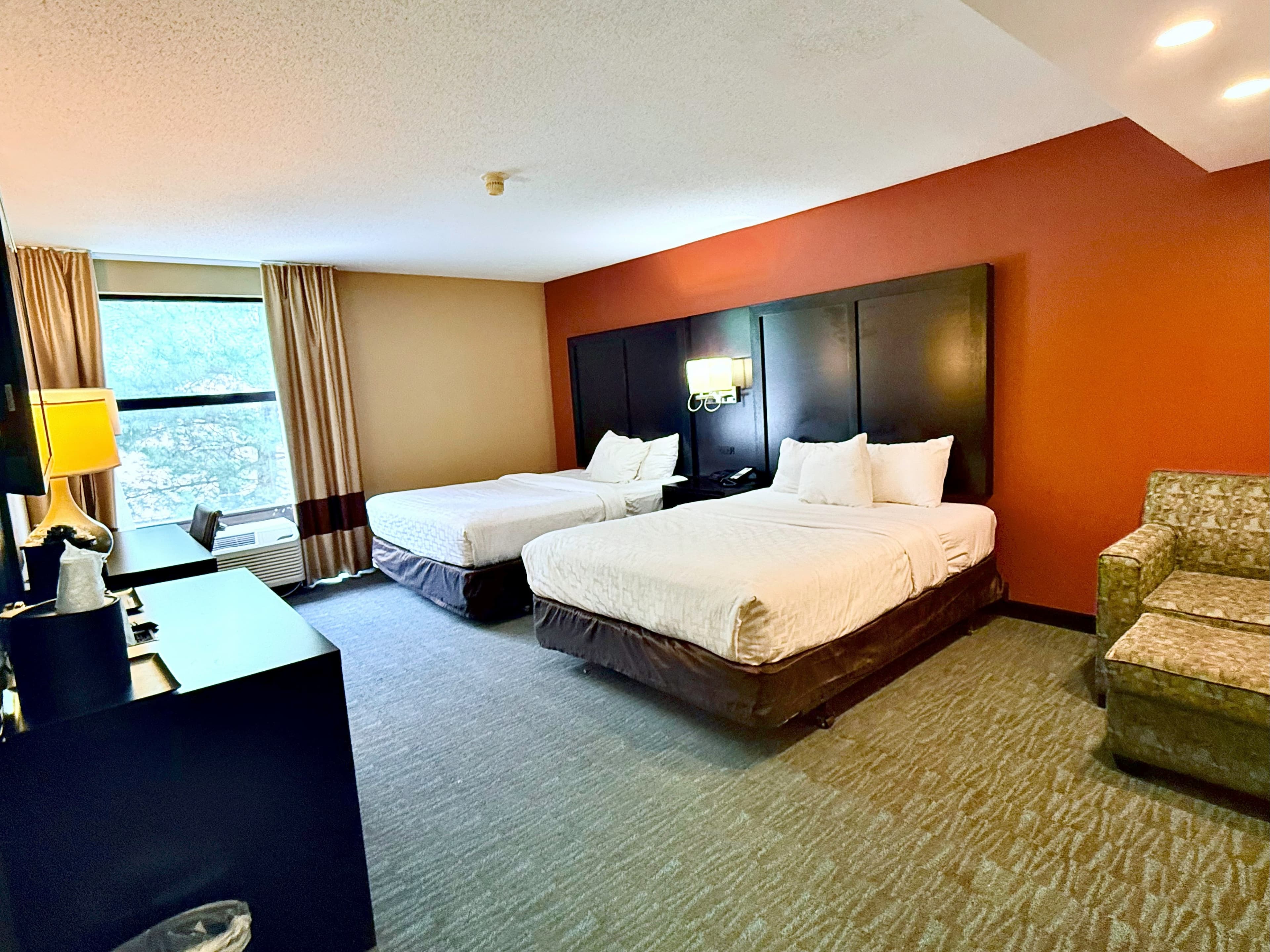 Clarion Inn & Suites Evansville Eastland Area — 8