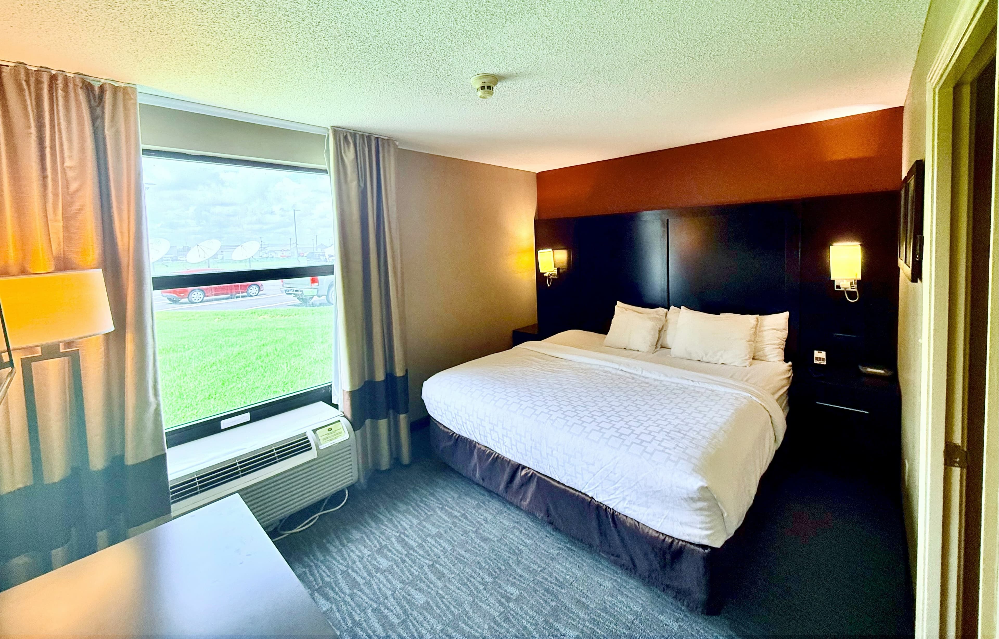 Clarion Inn & Suites Evansville Eastland Area — 11
