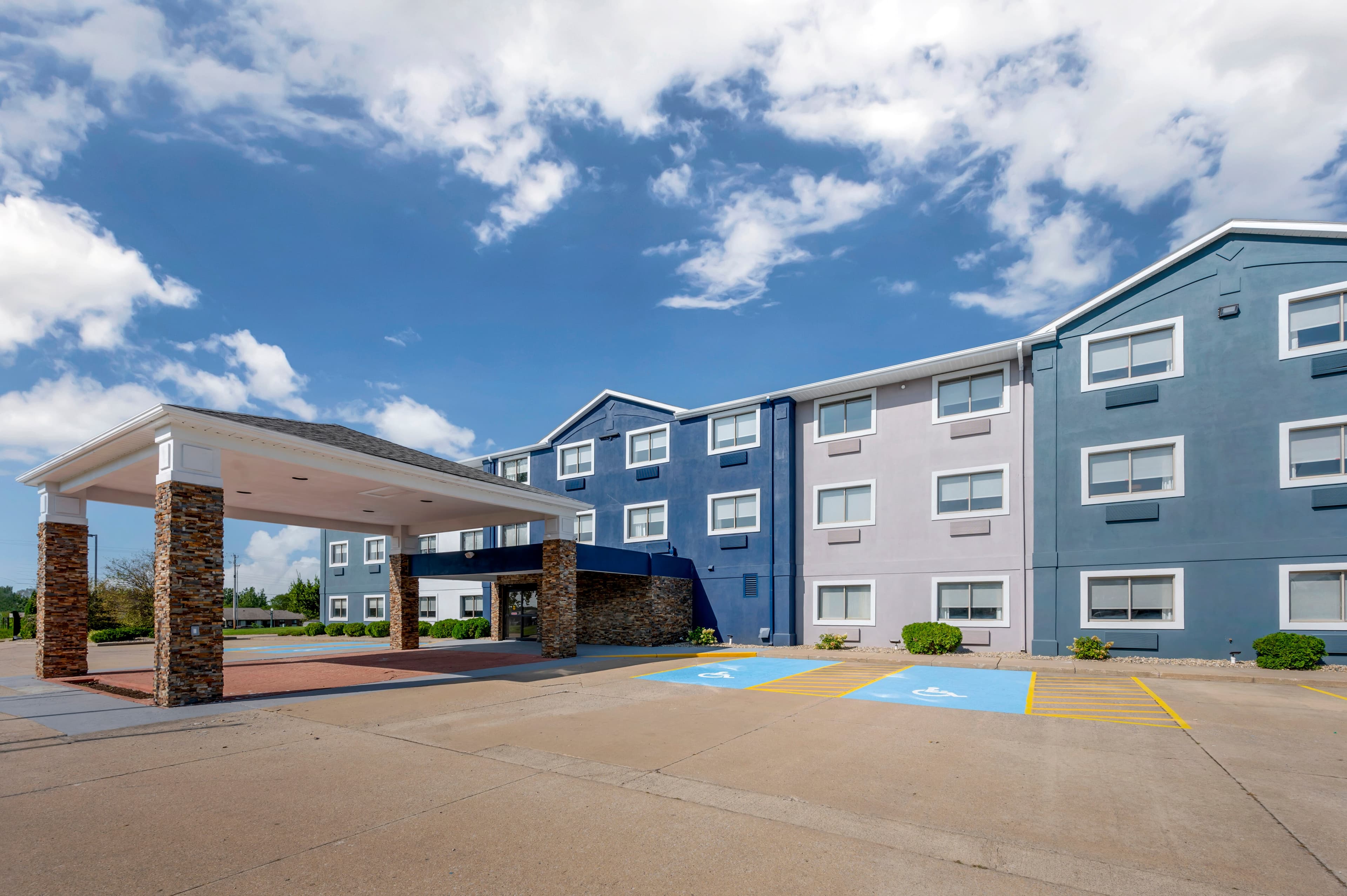 Comfort Inn Kendallville East - Image 1