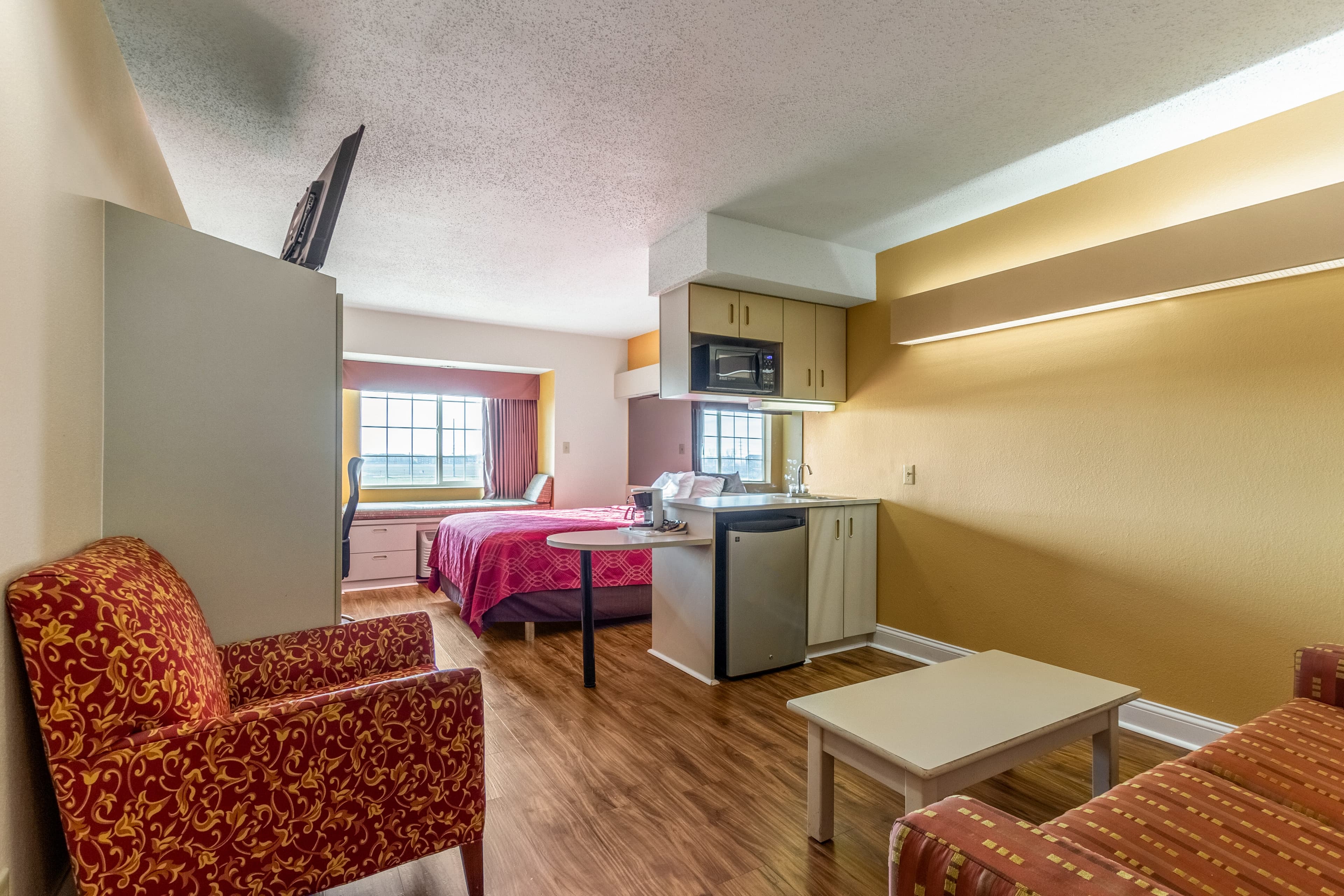 Econo Lodge Inn & Suites Evansville East — 17