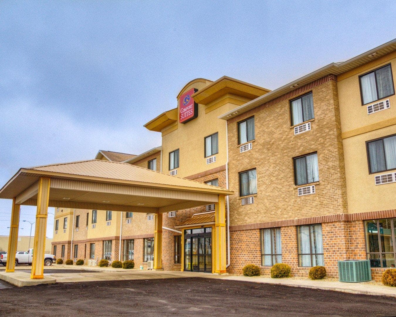 Comfort Suites Plymouth near US-30 - Image 1