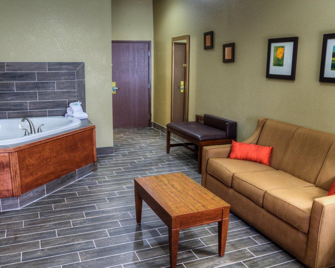 Comfort Suites Plymouth near US-30 — 22