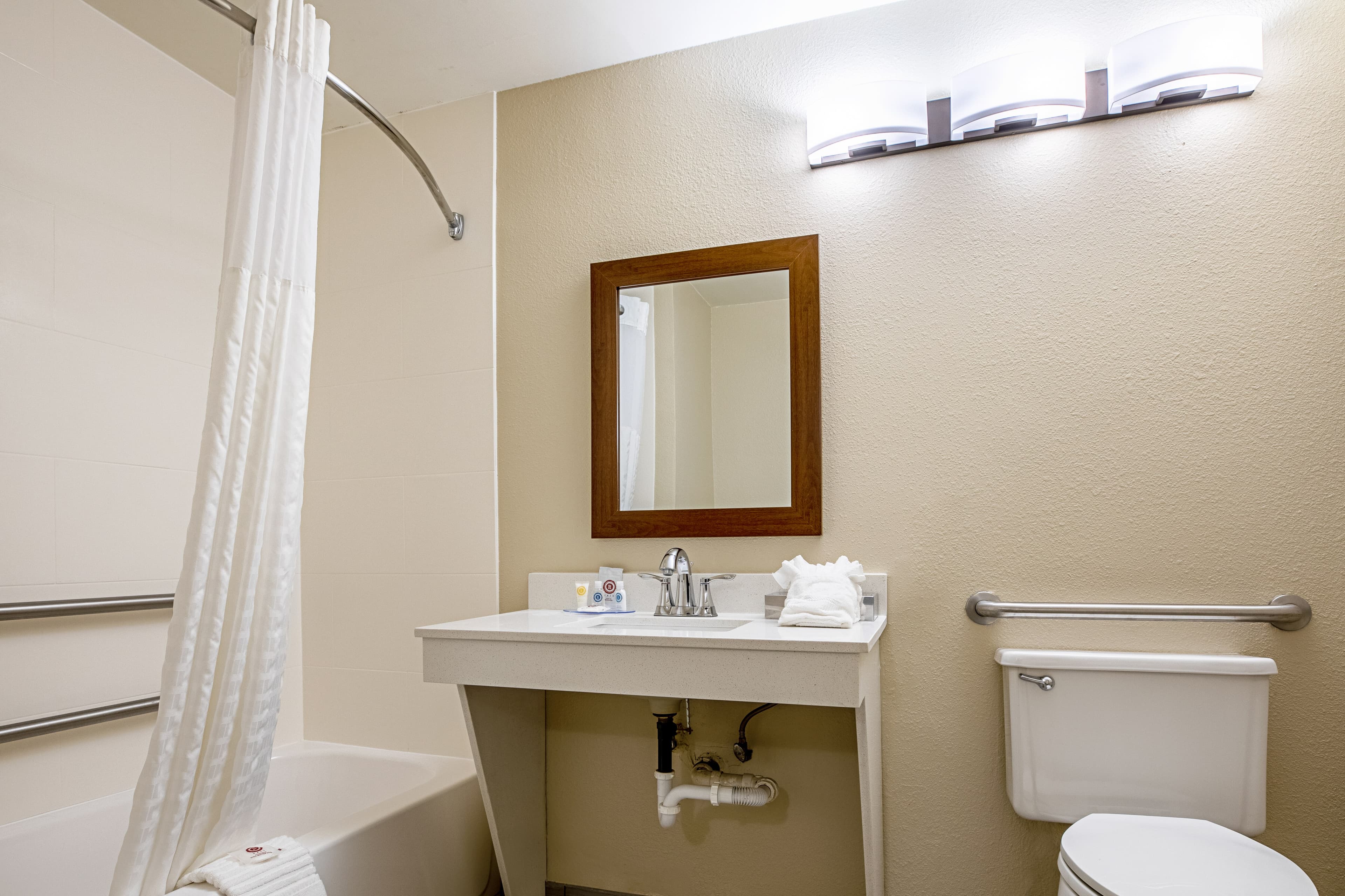 Comfort Inn Indianapolis North - Carmel - Image 4
