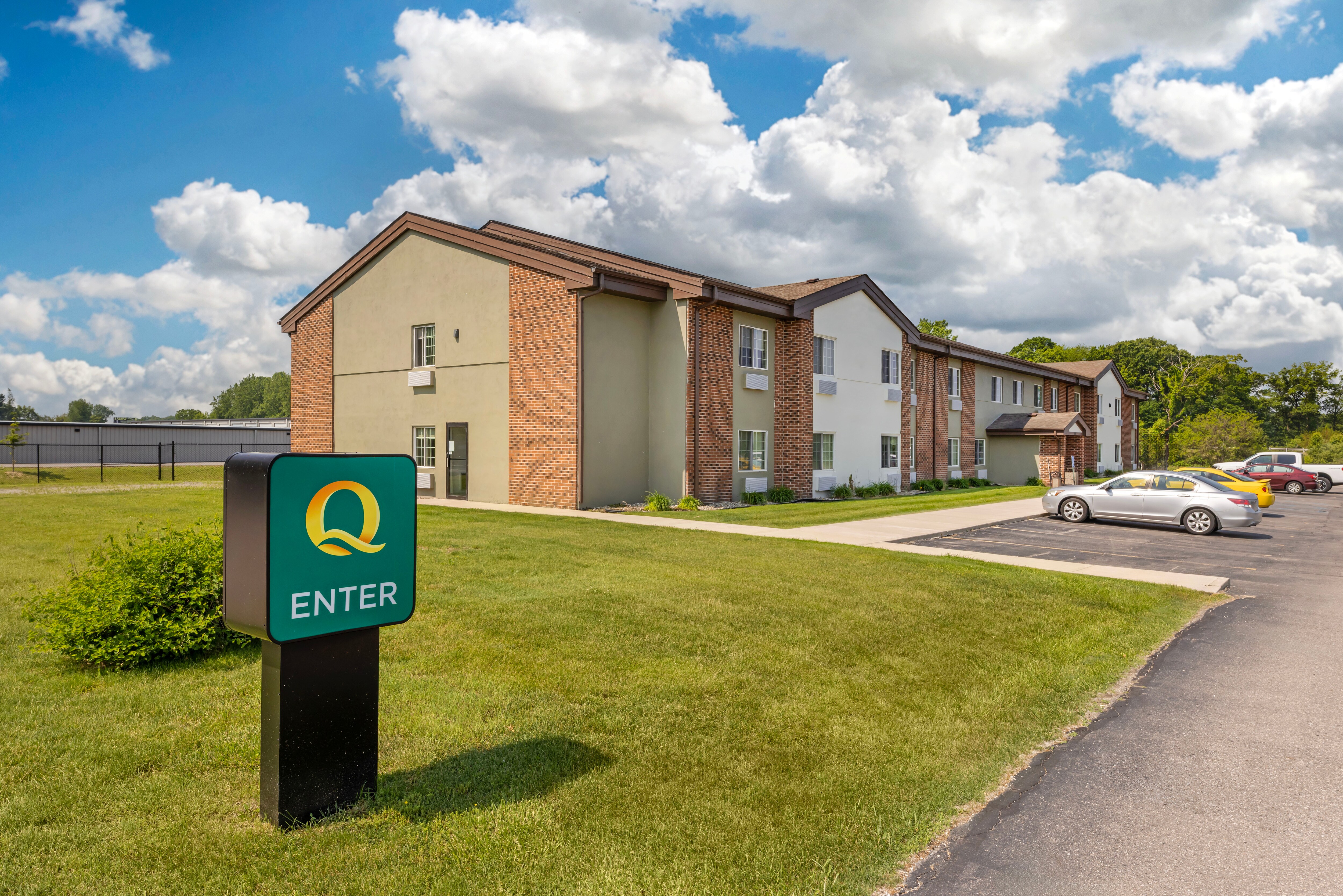 Quality Inn Chesterton near Indiana Dunes National Park I-94 - Image 1