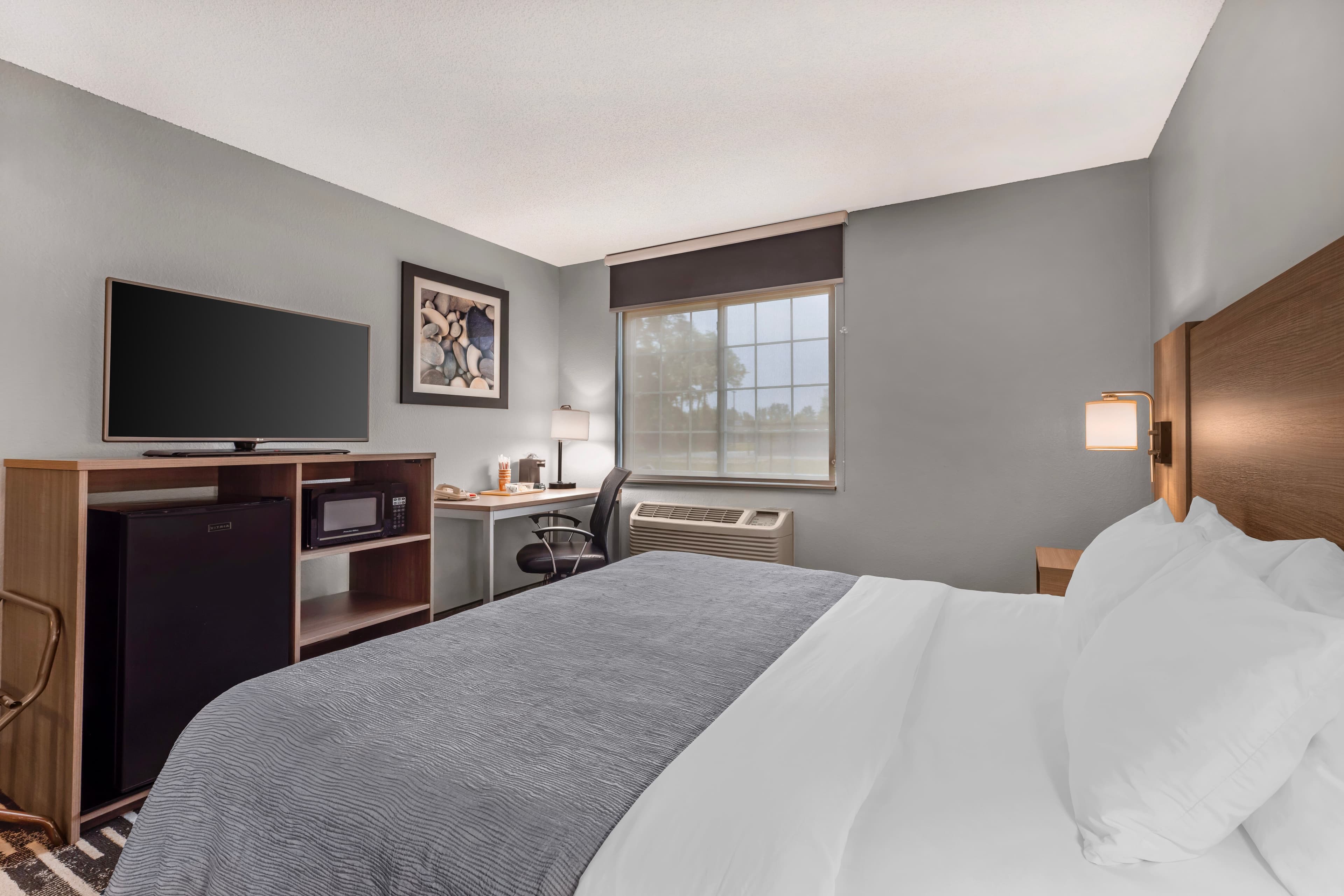 Quality Inn Chesterton near Indiana Dunes National Park I-94 - Image 2