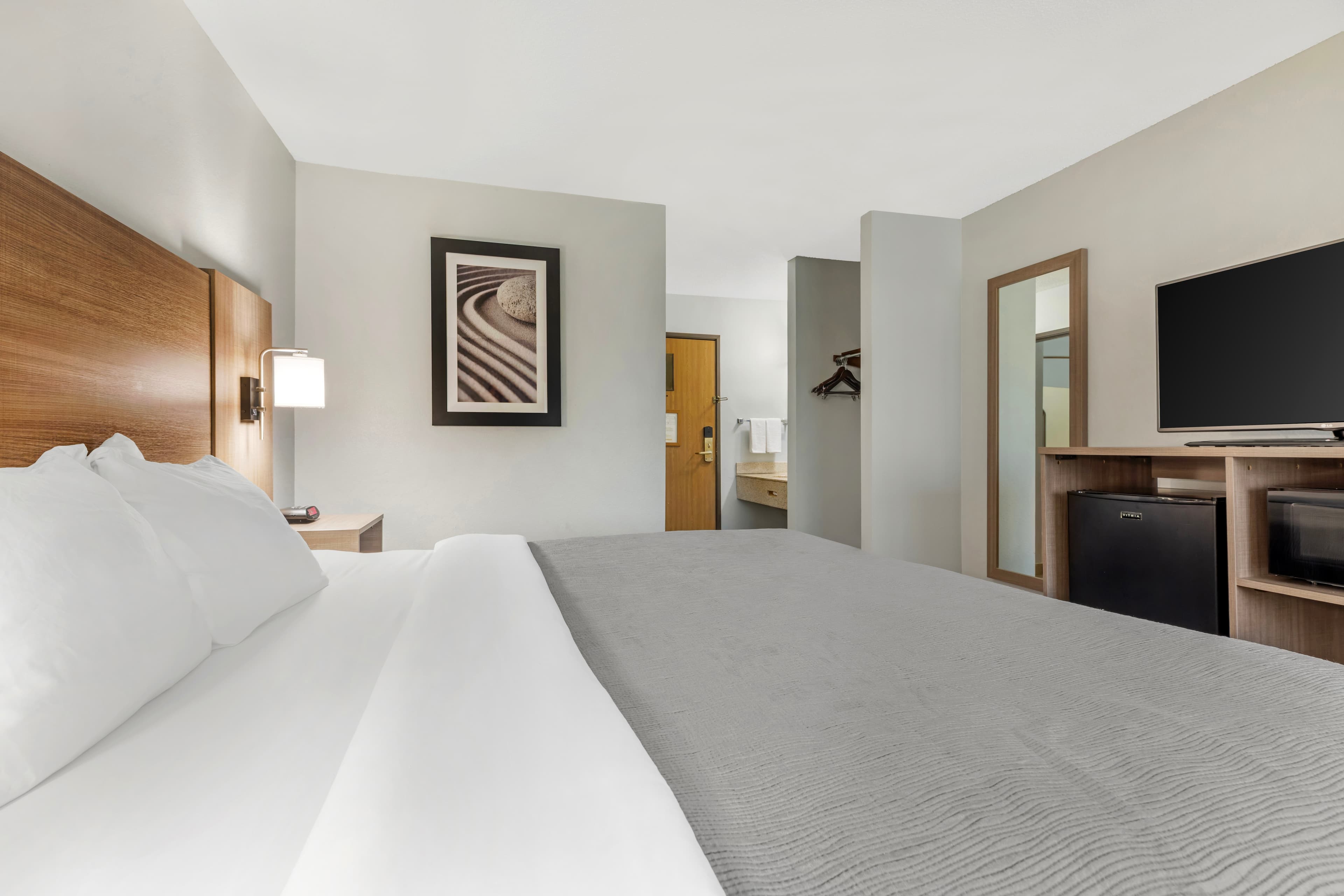 Quality Inn Chesterton near Indiana Dunes National Park I-94 — 8